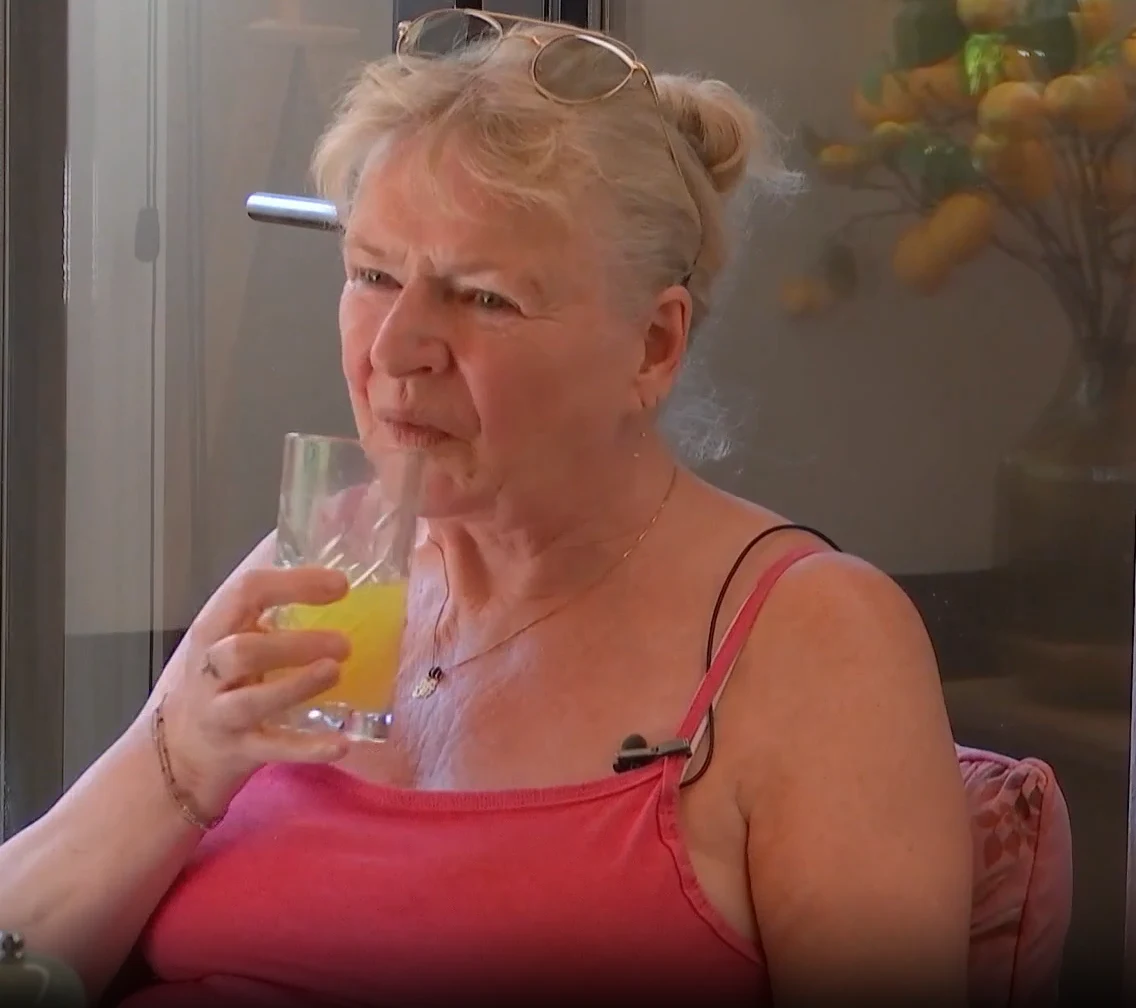 LLDL-Thea vindt de manieren van Joop misselijkmakend