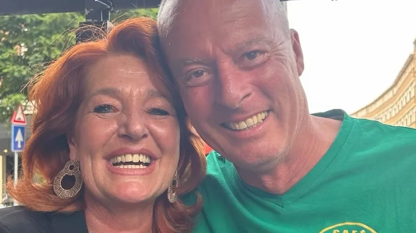 B&B Vol Liefde-Renate verwijdert zoenfoto's