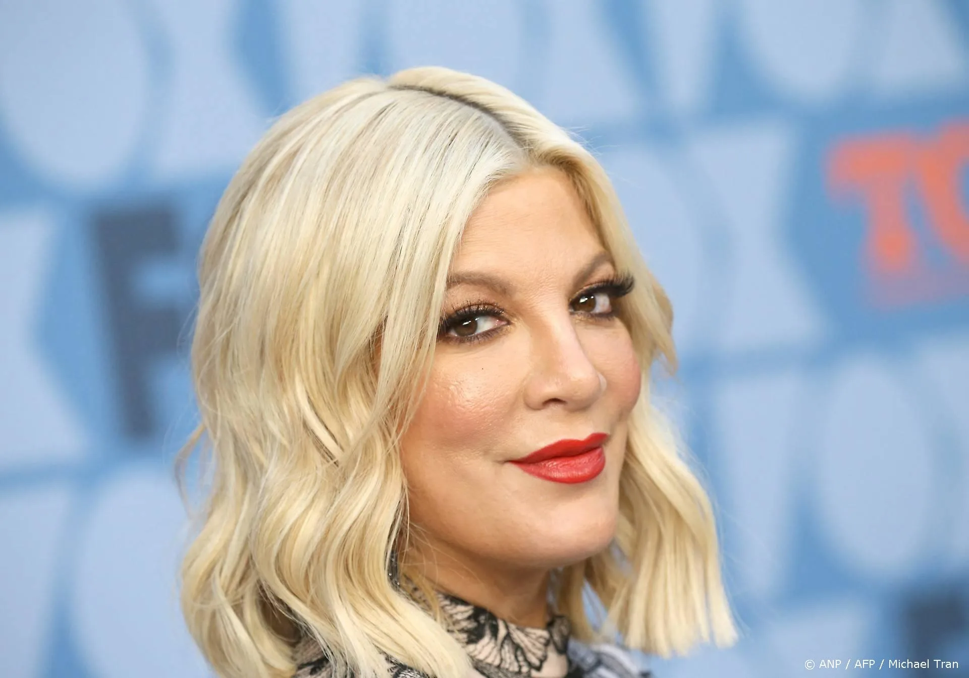 Tori Spelling en kinderen naar ziekenhuis na auto-ongeluk