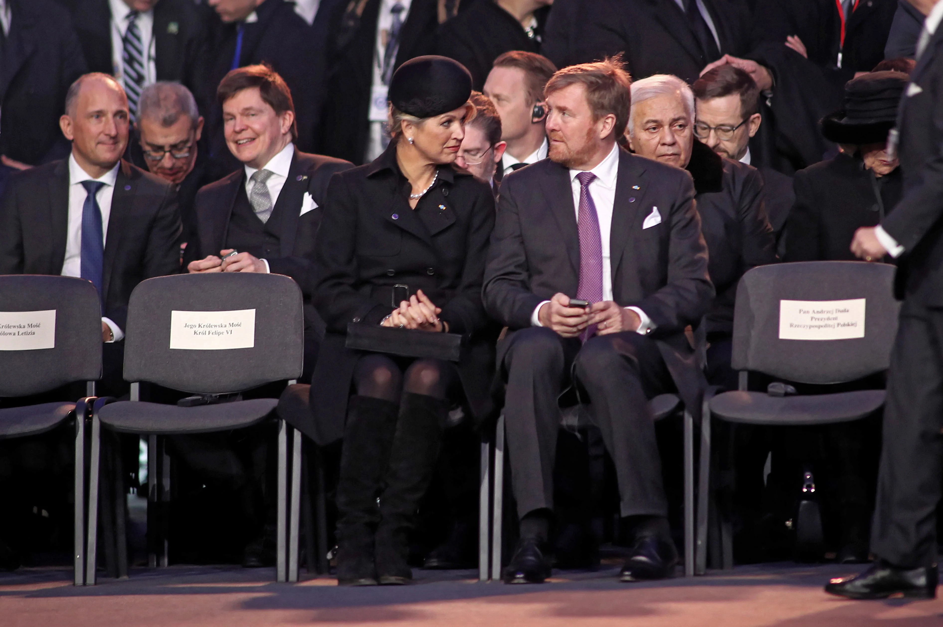 Willem-Alexander en Máxima zijn bij emotionele herdenking Auschwitz