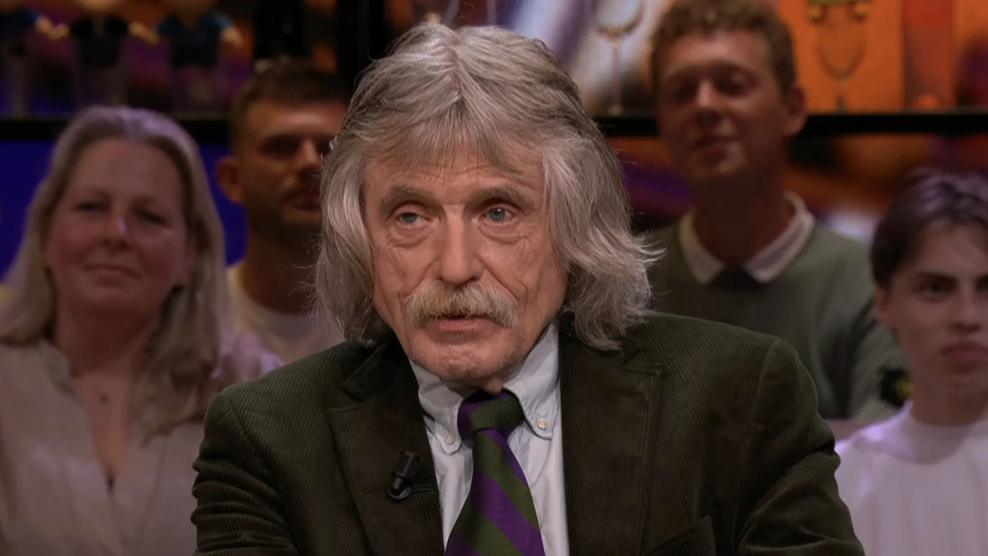 Opluchting bij Johan Derksen groot na goed nieuws over zijn vrouw: ‘Was wel even in paniek'