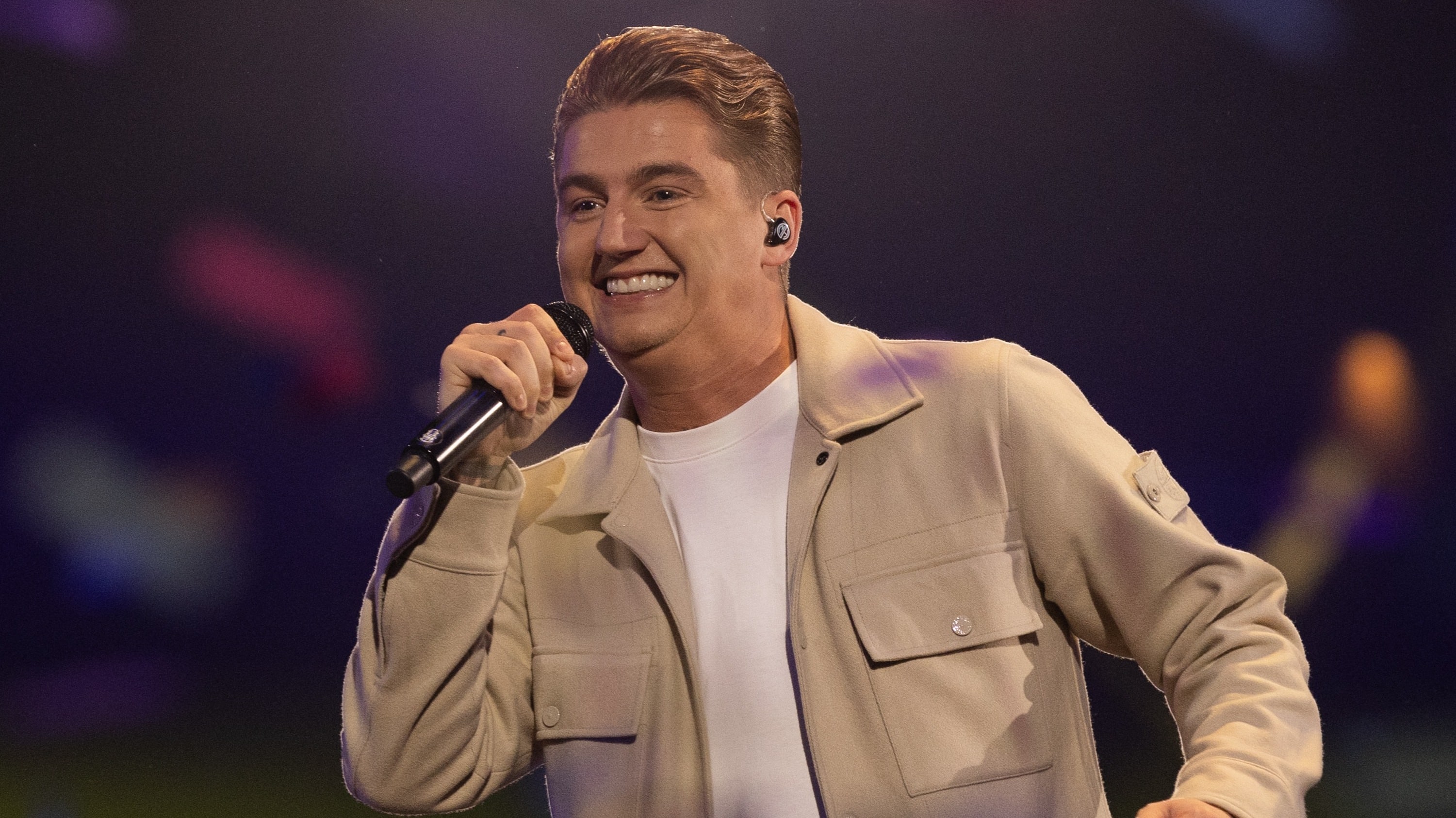 Mart Hoogkamer gaat viraal met Jezus-lied