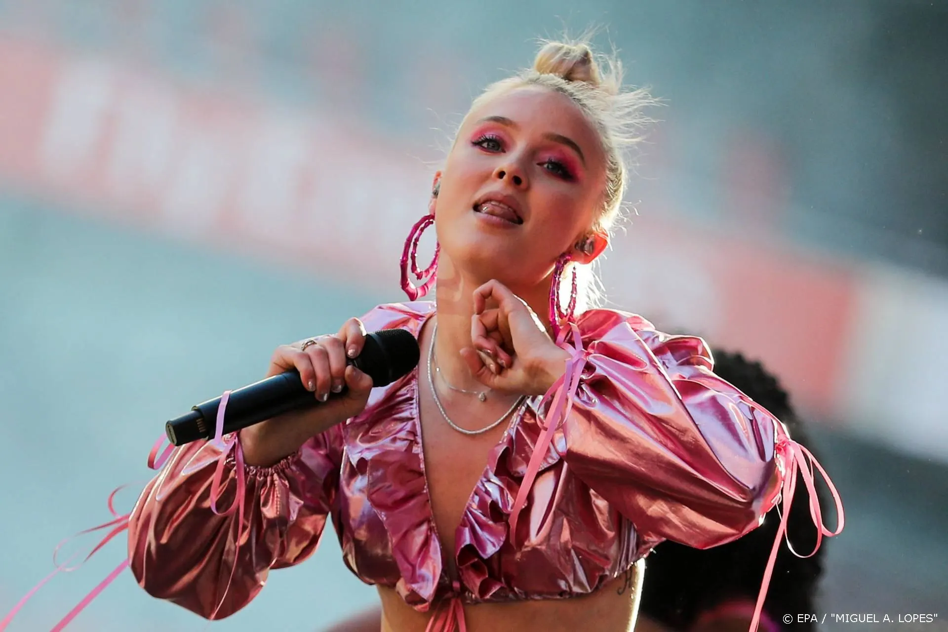 Zara Larsson grapt over eigen kookkwaliteiten