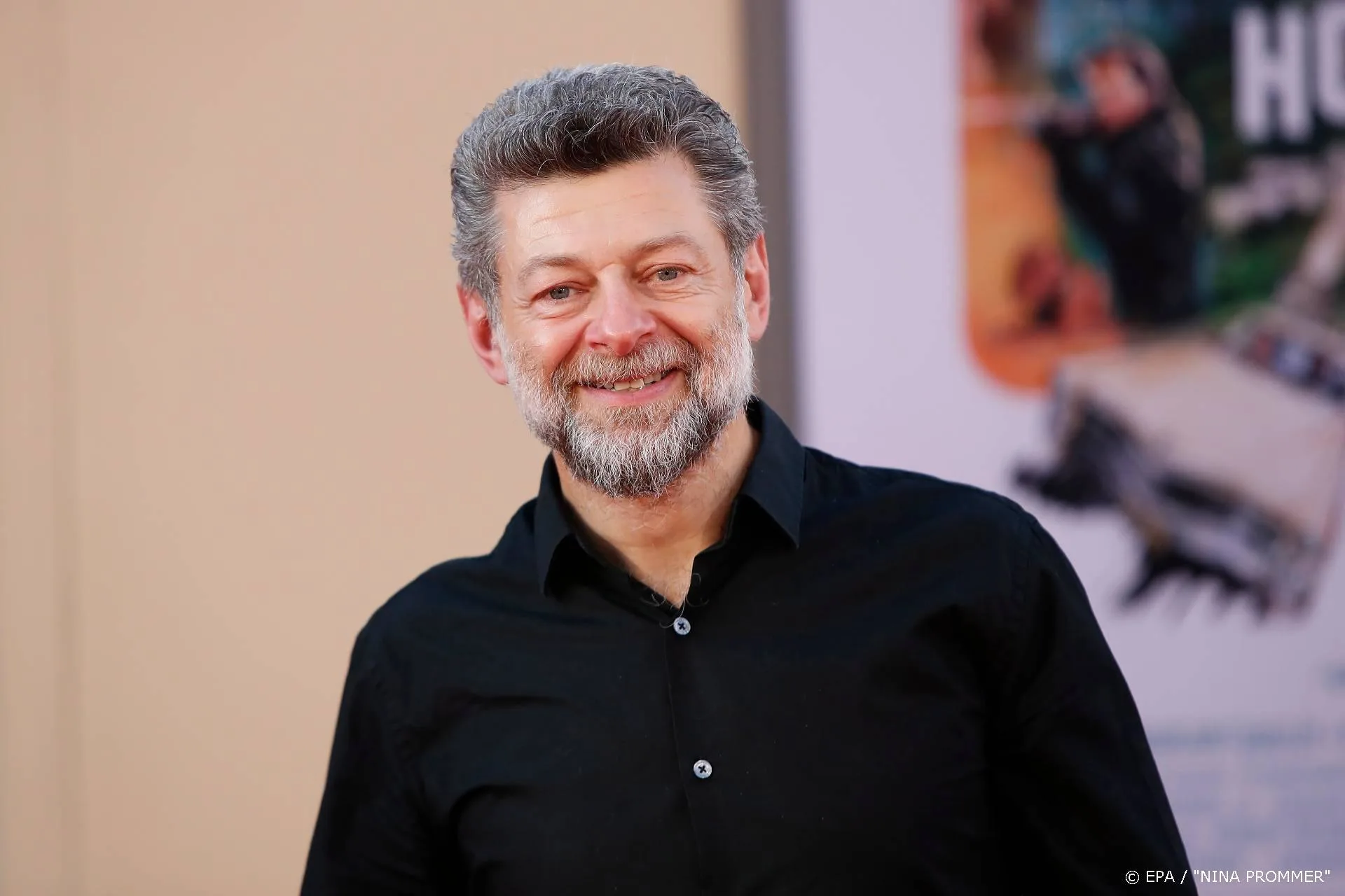 Acteur Andy 'Sméagol' Serkis leest The Hobbit voor goede doel