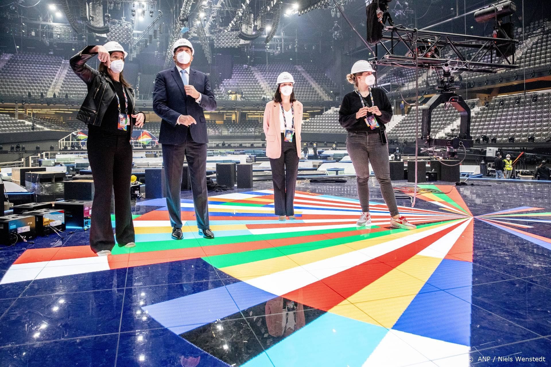 Enorm songfestivalpodium is zo goed als af