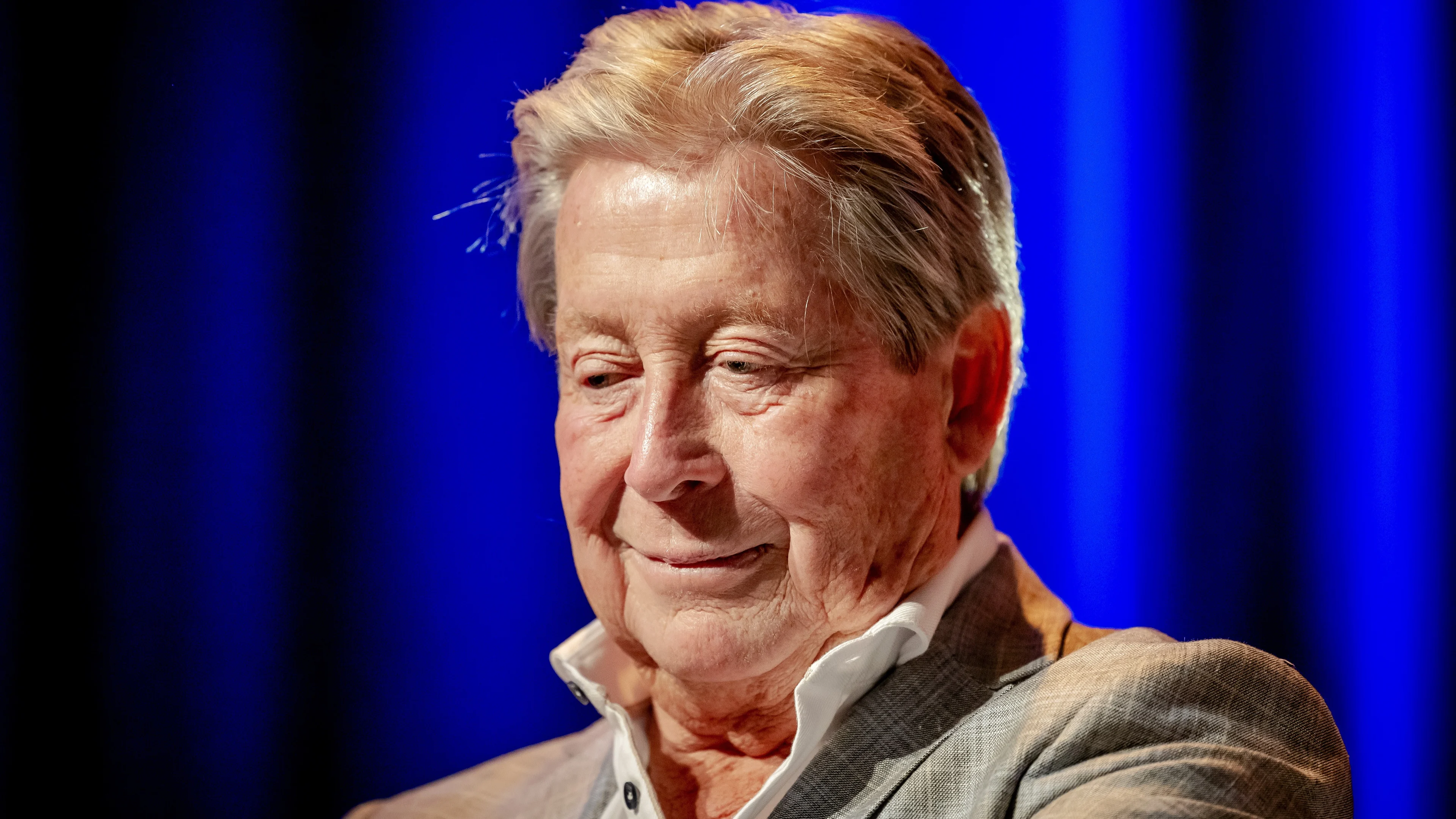 Hans Kazàn over moeilijke jeugd: 'Voelde me alleen en ongelukkig'