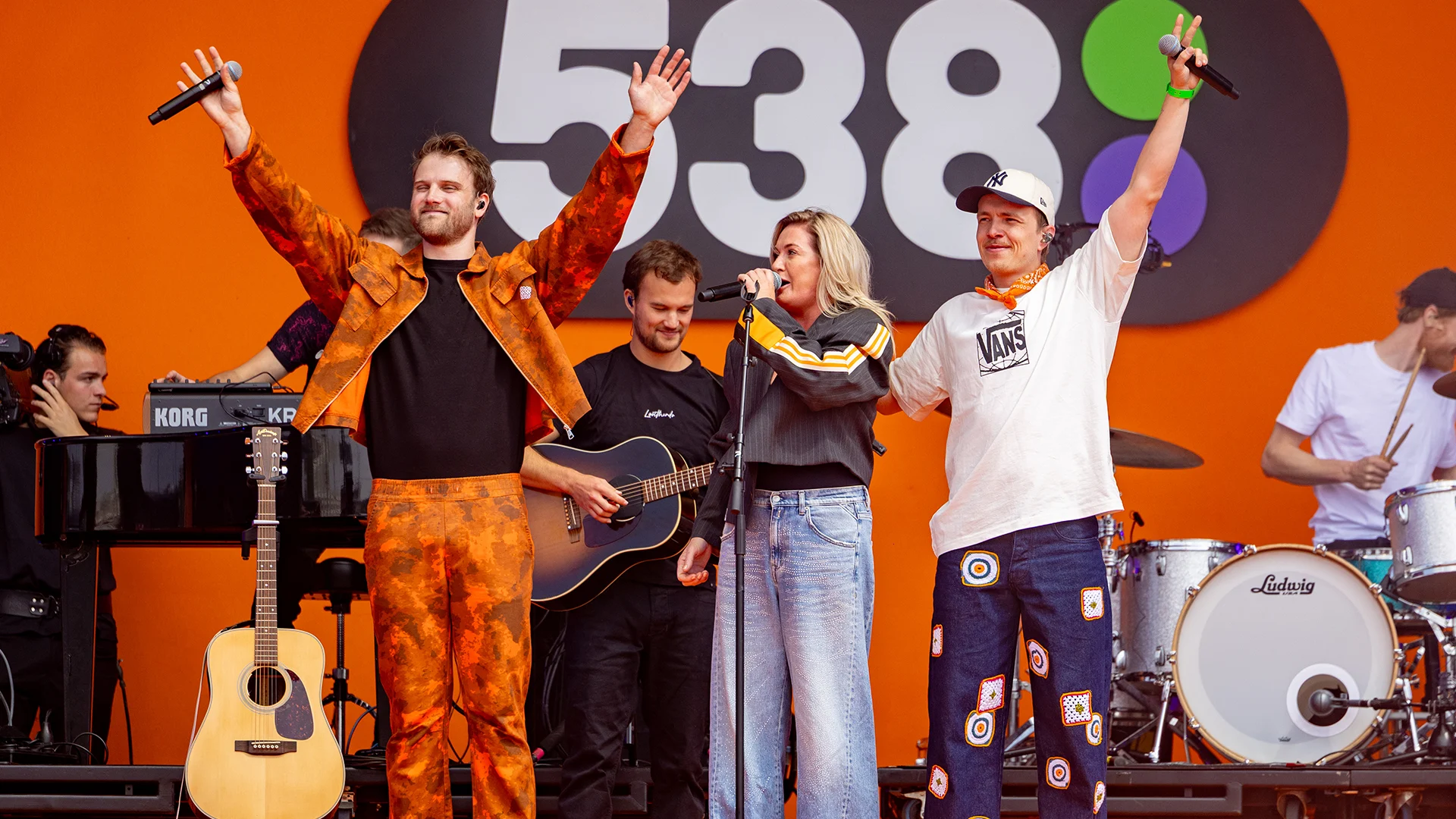 Miss Montreal en BENR samen op het podium! (538 Koningsdag)