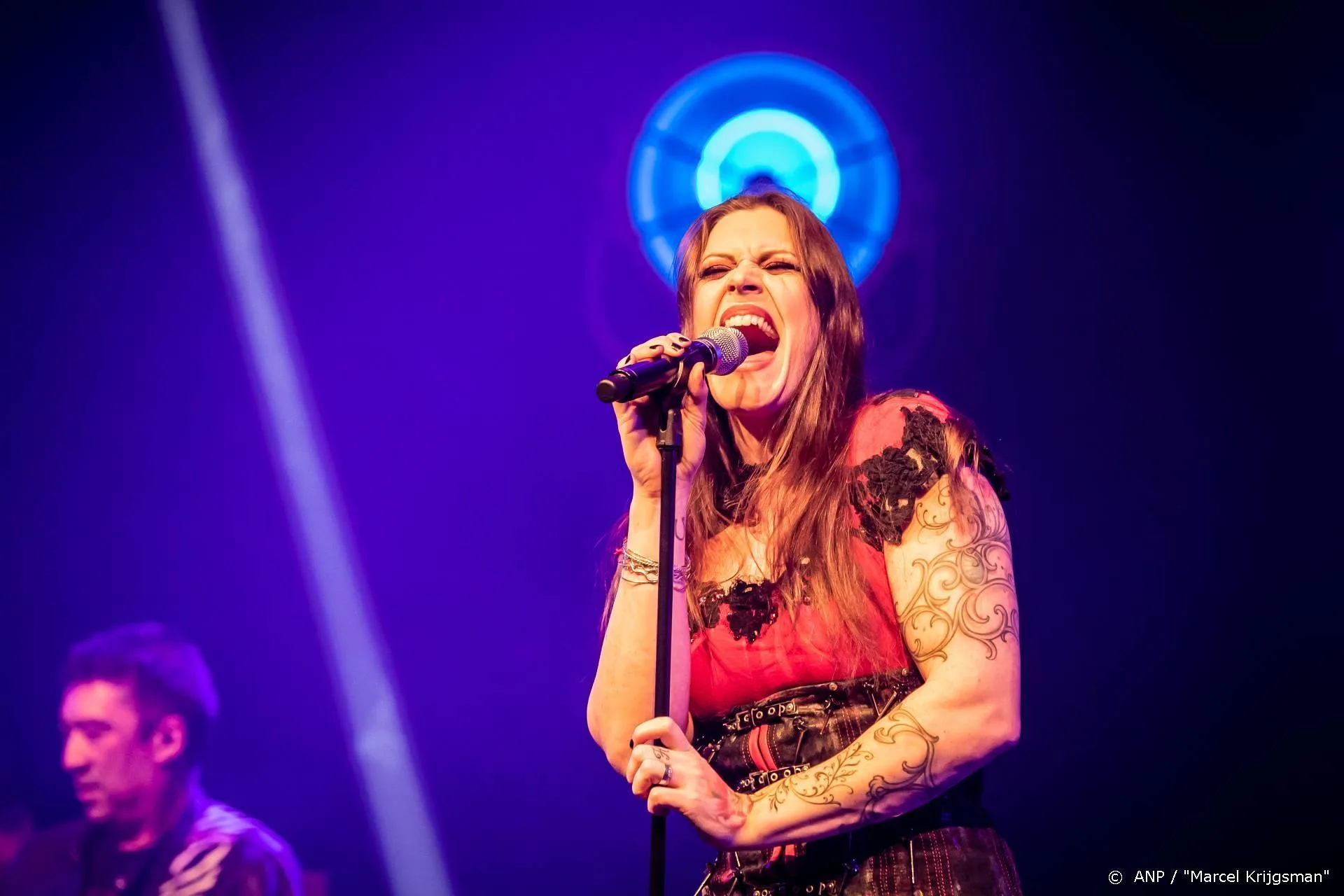 Lil Kleine houdt Floor Jansen van eerste plaats
