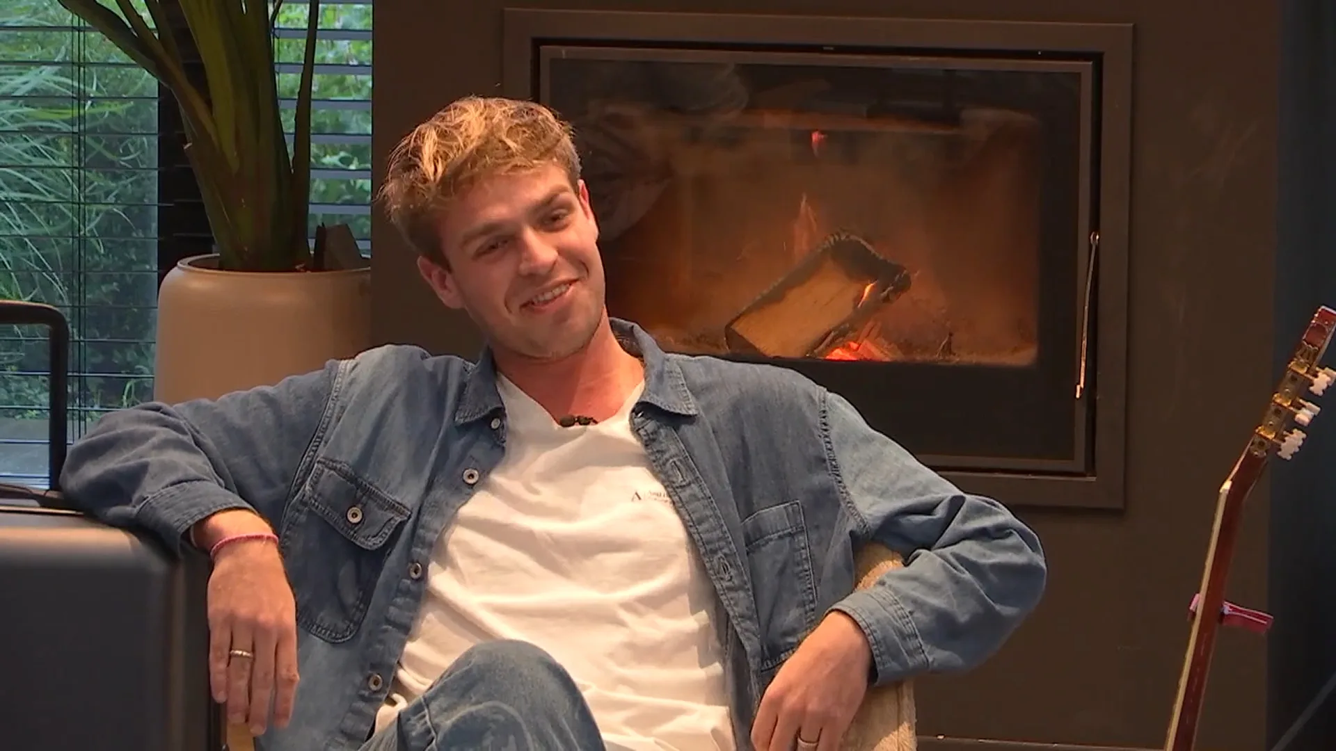 Jesse besluit zijn biezen te pakken