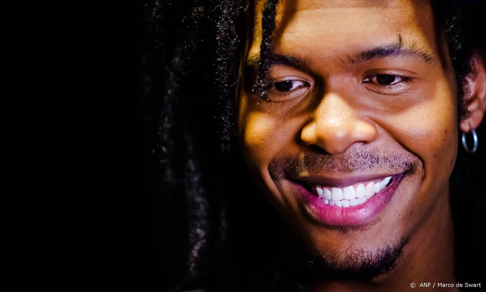 Jeangu Macrooy presenteert 4 maart songfestivallied