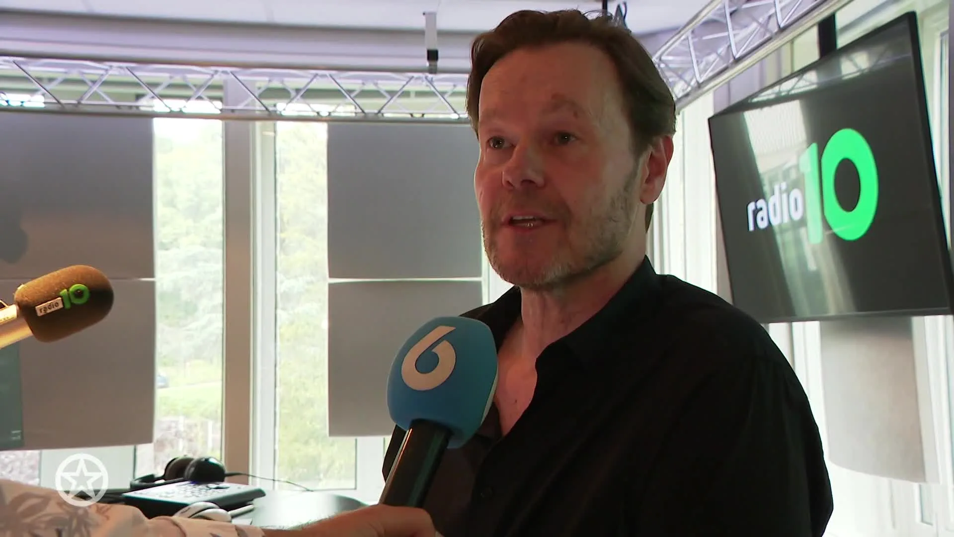 Gijs Staverman de nieuwe presentator van The Tribute - Battle of the Bands?