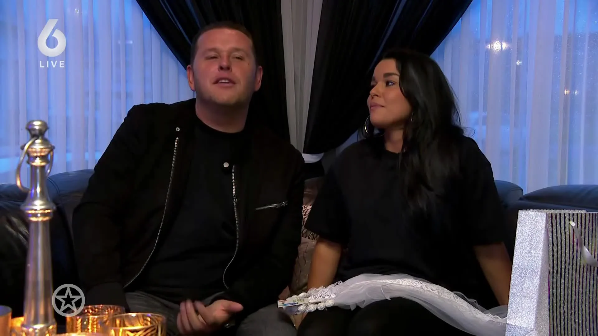 John West vraagt vrouw ten huwelijk