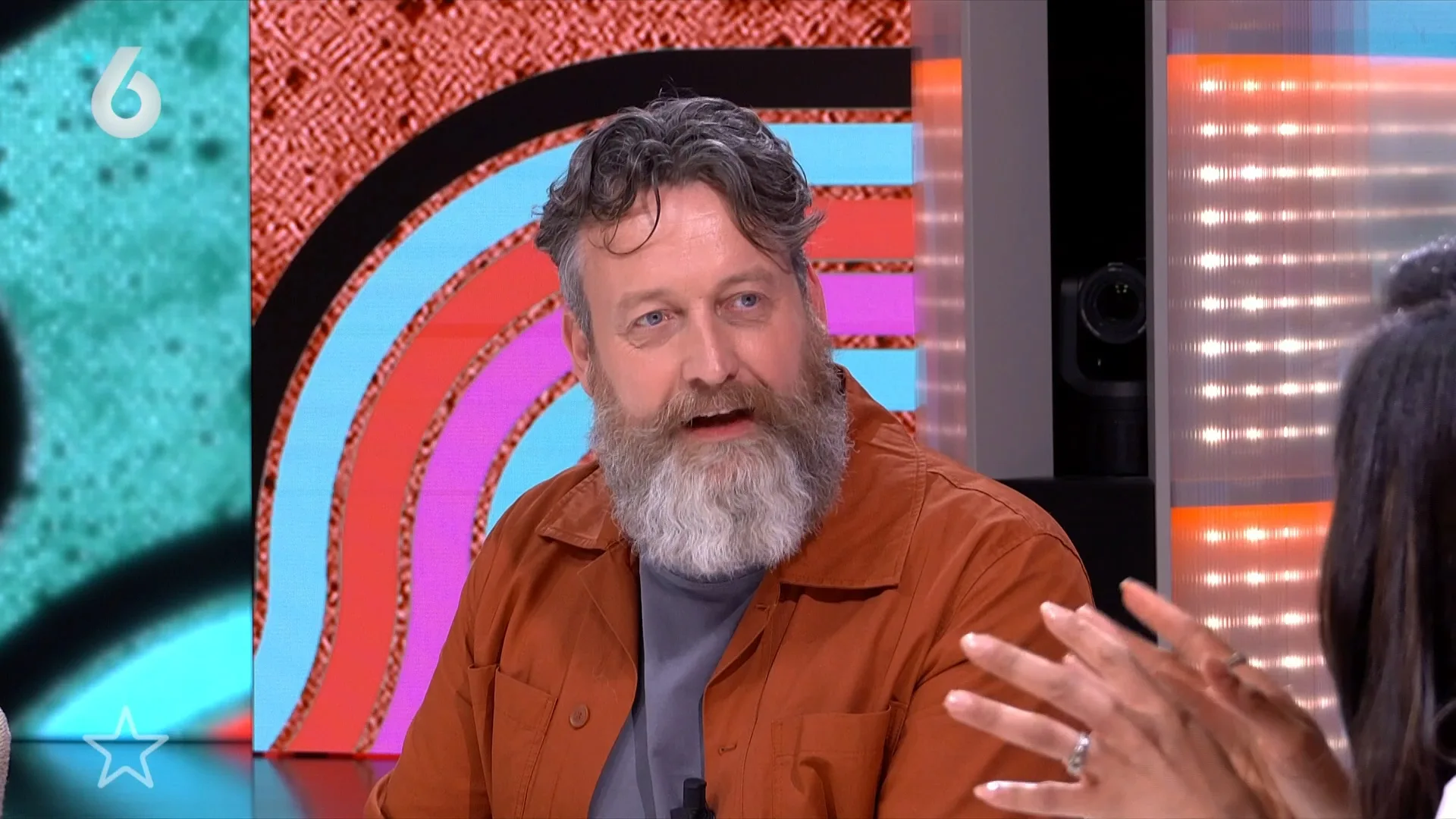 Sven Hammond en Matthijs van Nieuwkerk samen het theater in met nieuwe show