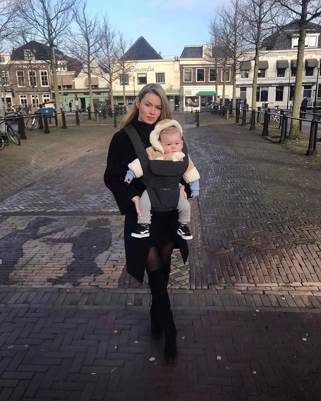 Joëlle Witschge haalt keihard uit naar moedermaffia