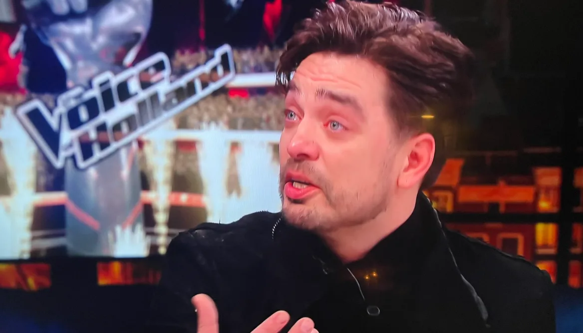 Waylon in tranen over Voice-schandaal: 'Ben ik een naïeve lul?'