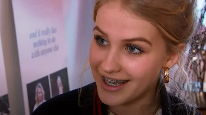 Day Ewbank timmert flink aan de weg