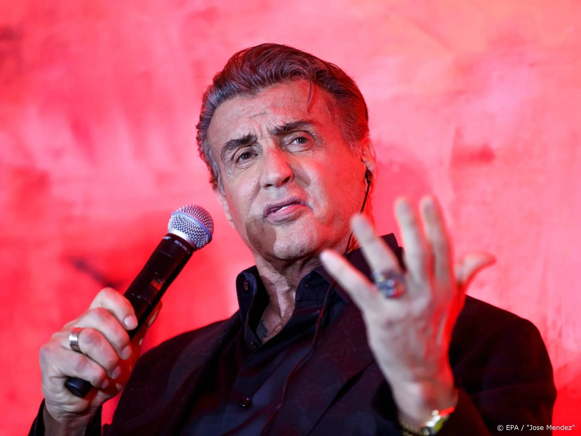 Sylvester Stallone toont grijze haren