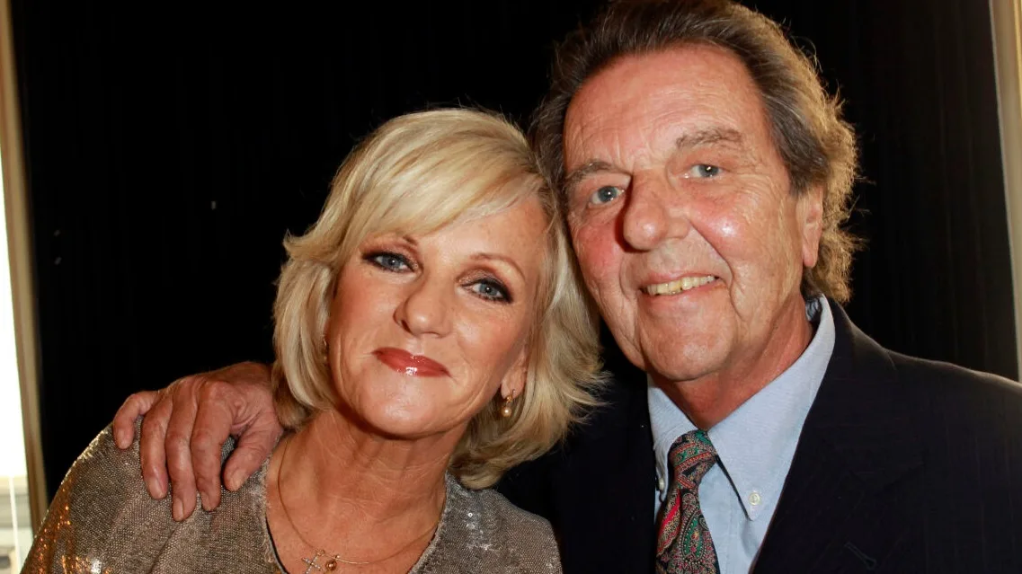 Overleden echtgenoot Tineke Schouten: 'Strooi mijn as bij Albert Heijn'