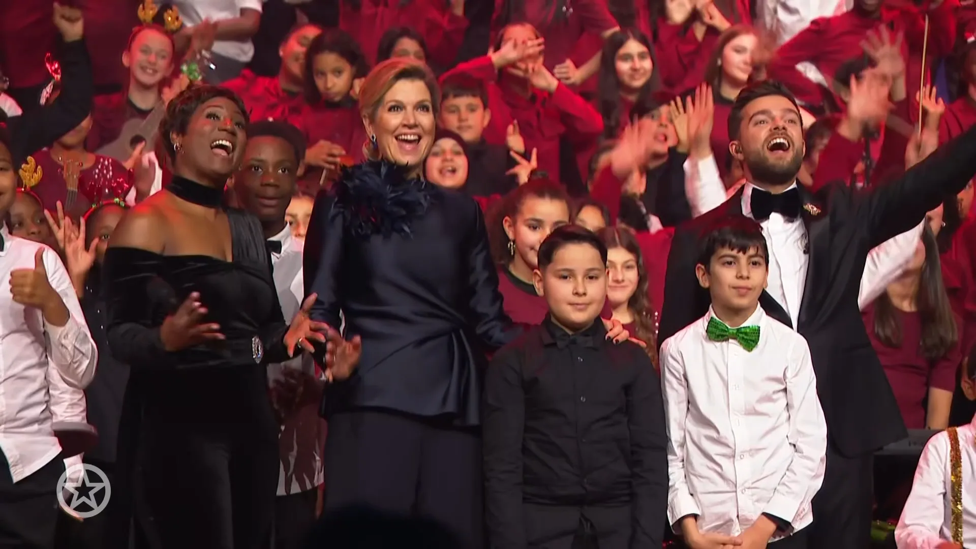 Máxima spreekt kinderen toe tijdens Kerst Muziekgala: 'Heel veel plezier'