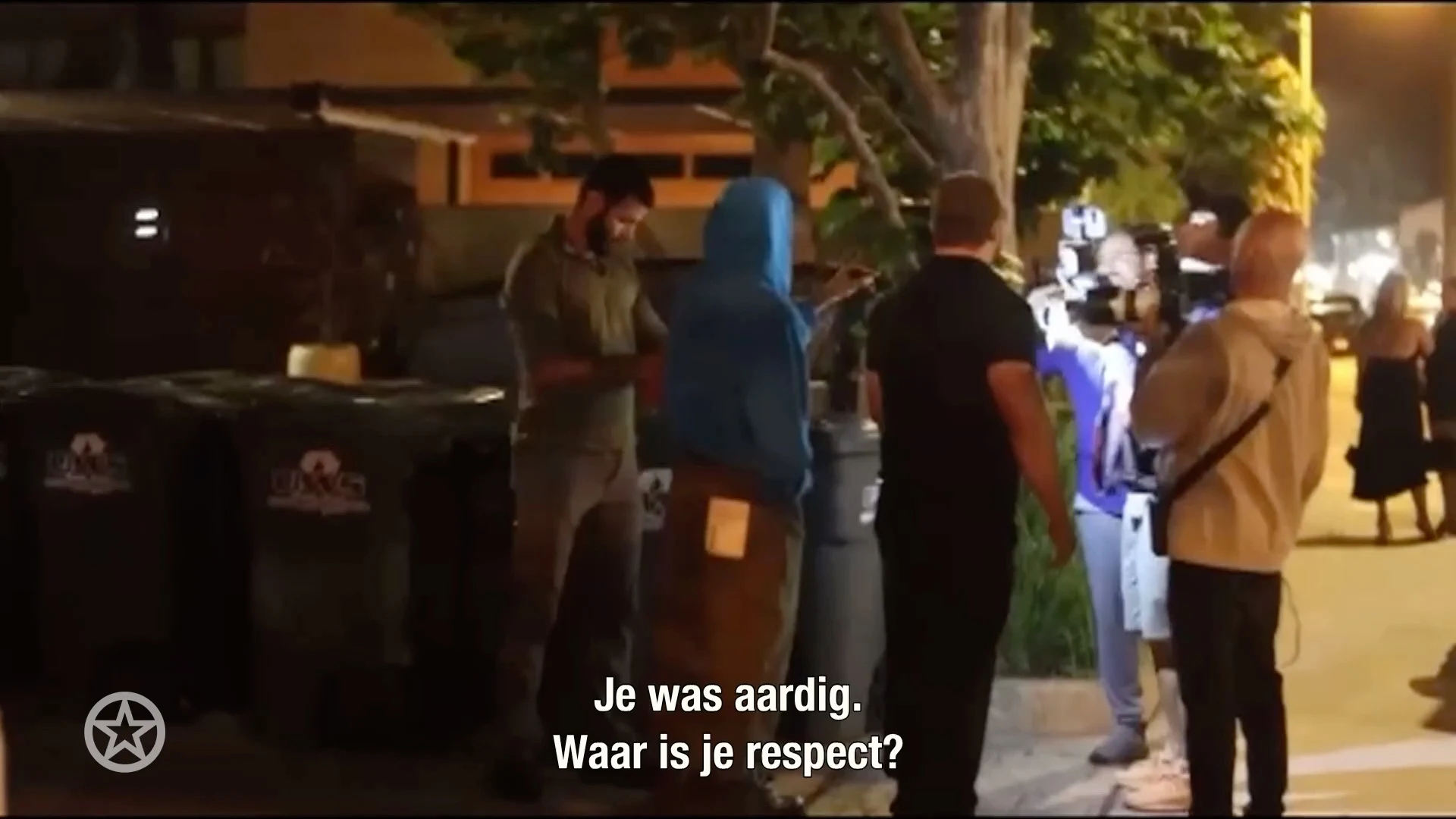 Justin Bieber komt voor zichzelf op bij de paparazzi