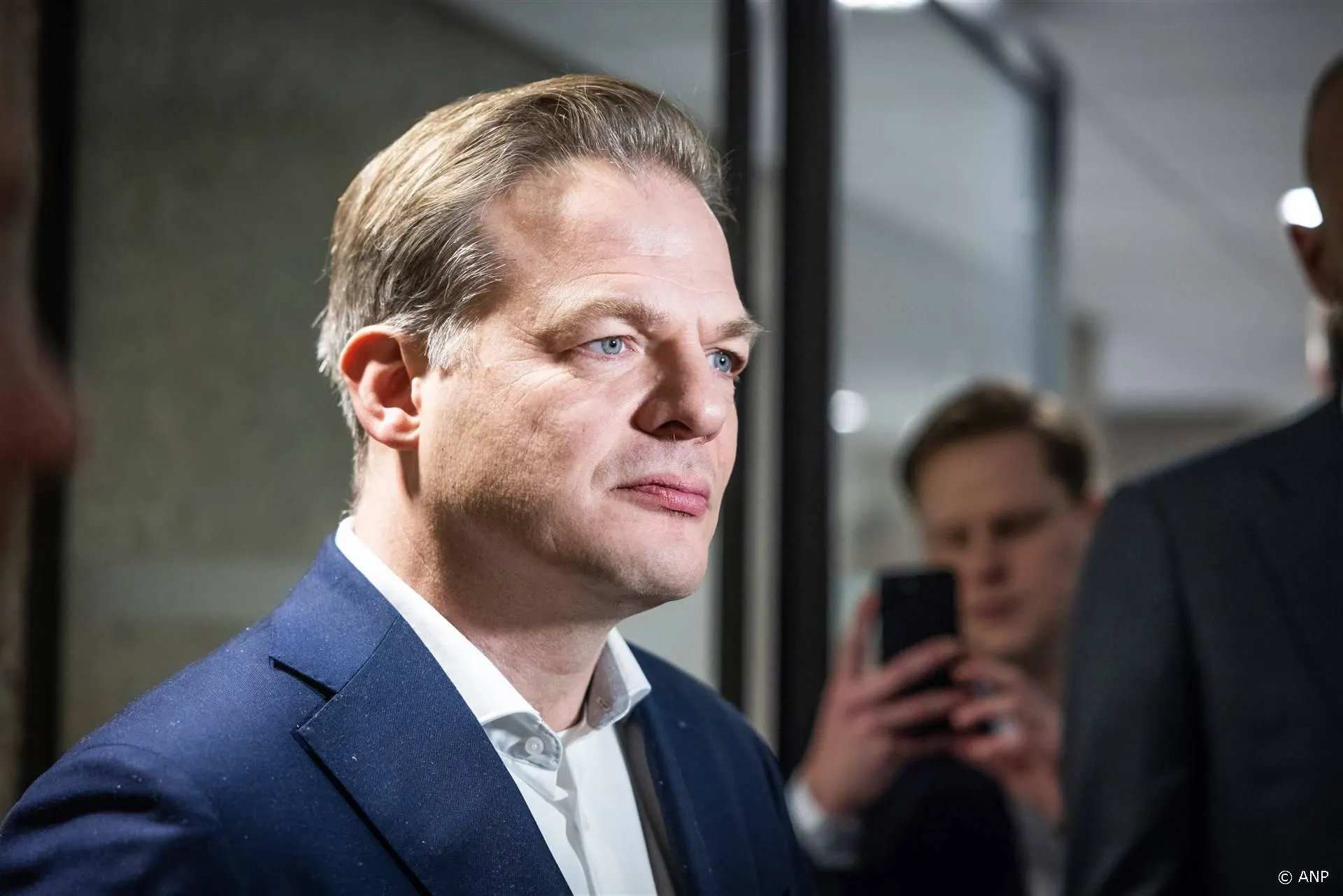 Geïrriteerde Pieter Omtzigt loopt weg uit interview op tv