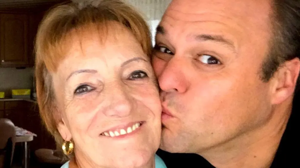 Frans Bauer zet jarige moeder (75) in het zonnetje