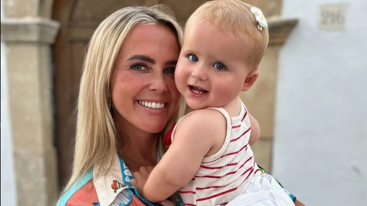 Monique deelt emotioneel bericht over dochter Lovi