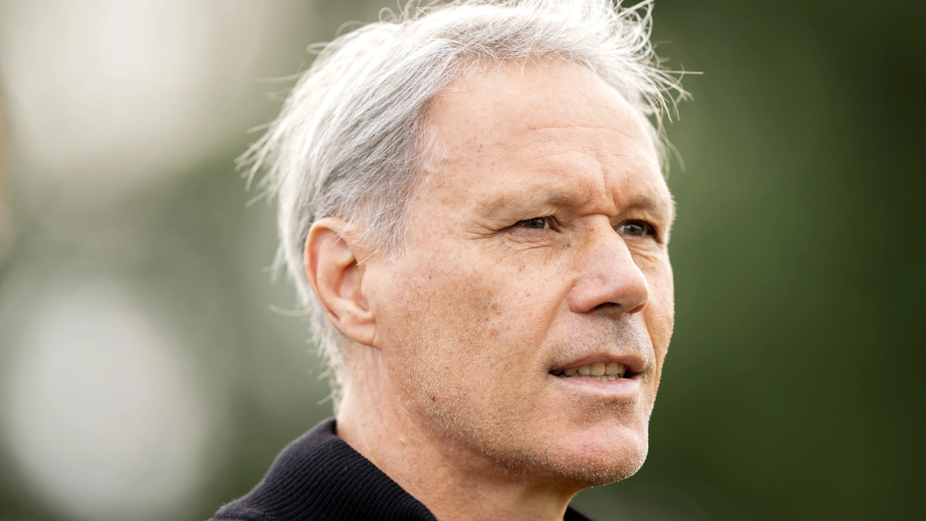 Marco van Basten legt per direct werkzaamheden neer door gezondheid vrouw