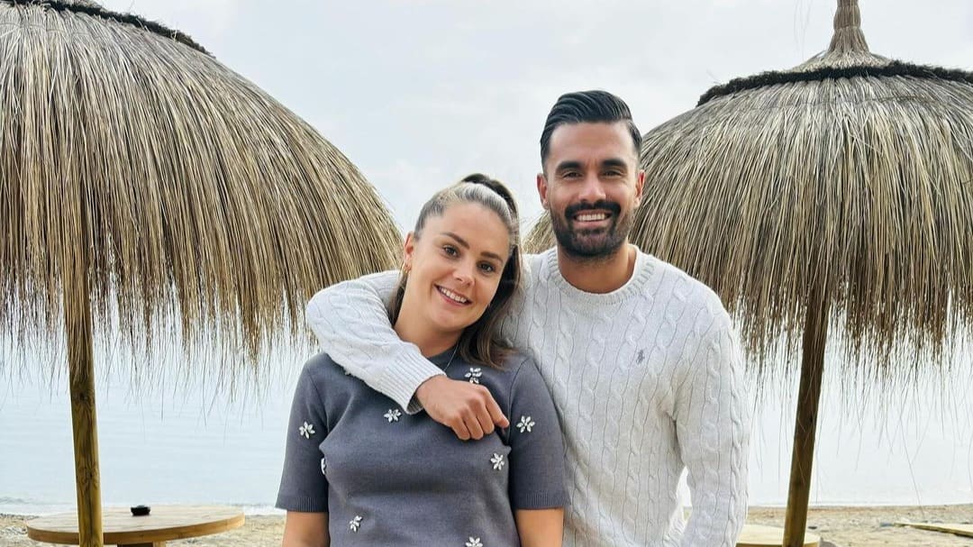 ZIEN: voetbalster Lieke Martens straalt met haar babybuik 