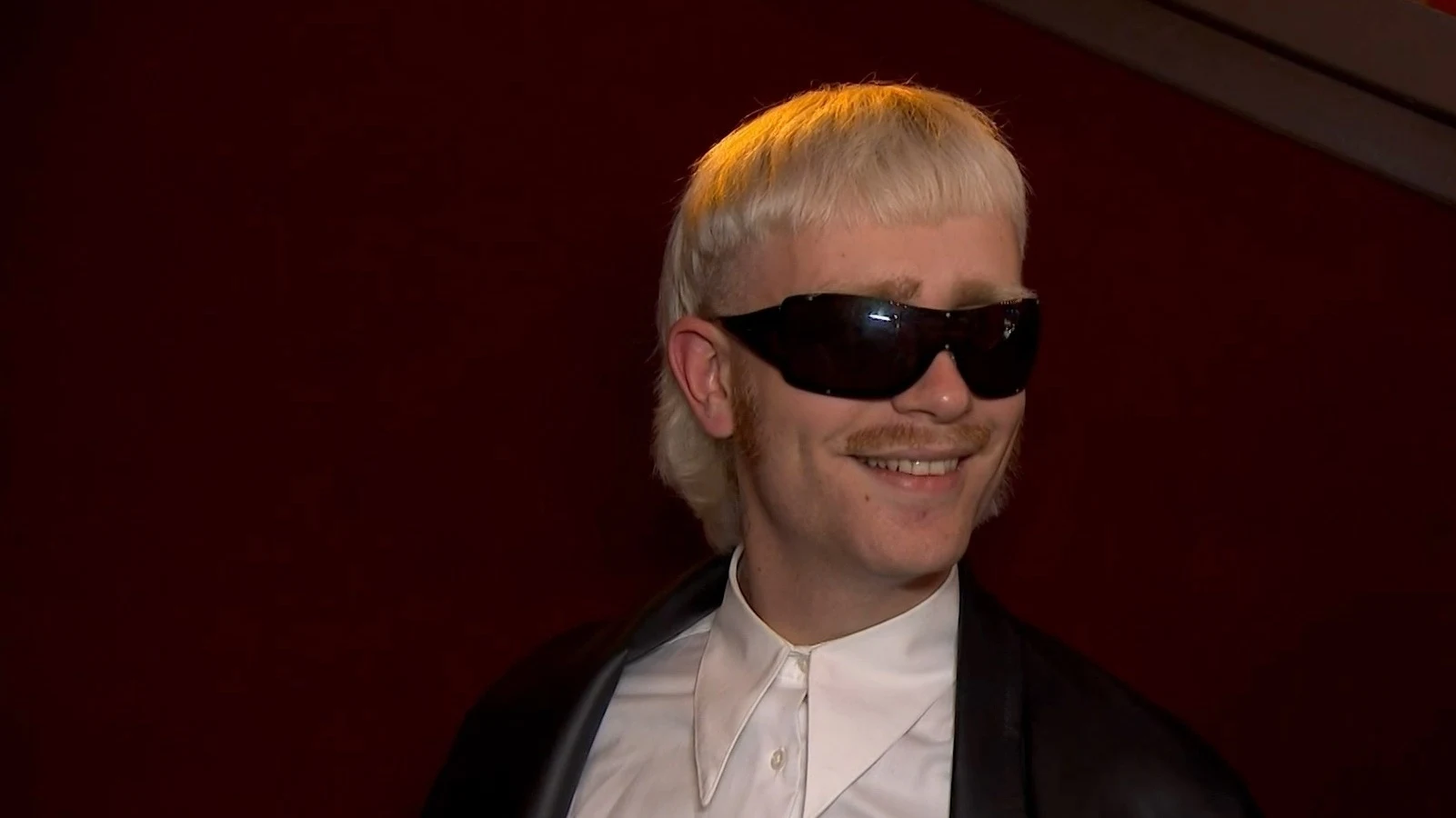 Joost Klein slaat wartaal uit tijdens Televizier-Ring Gala