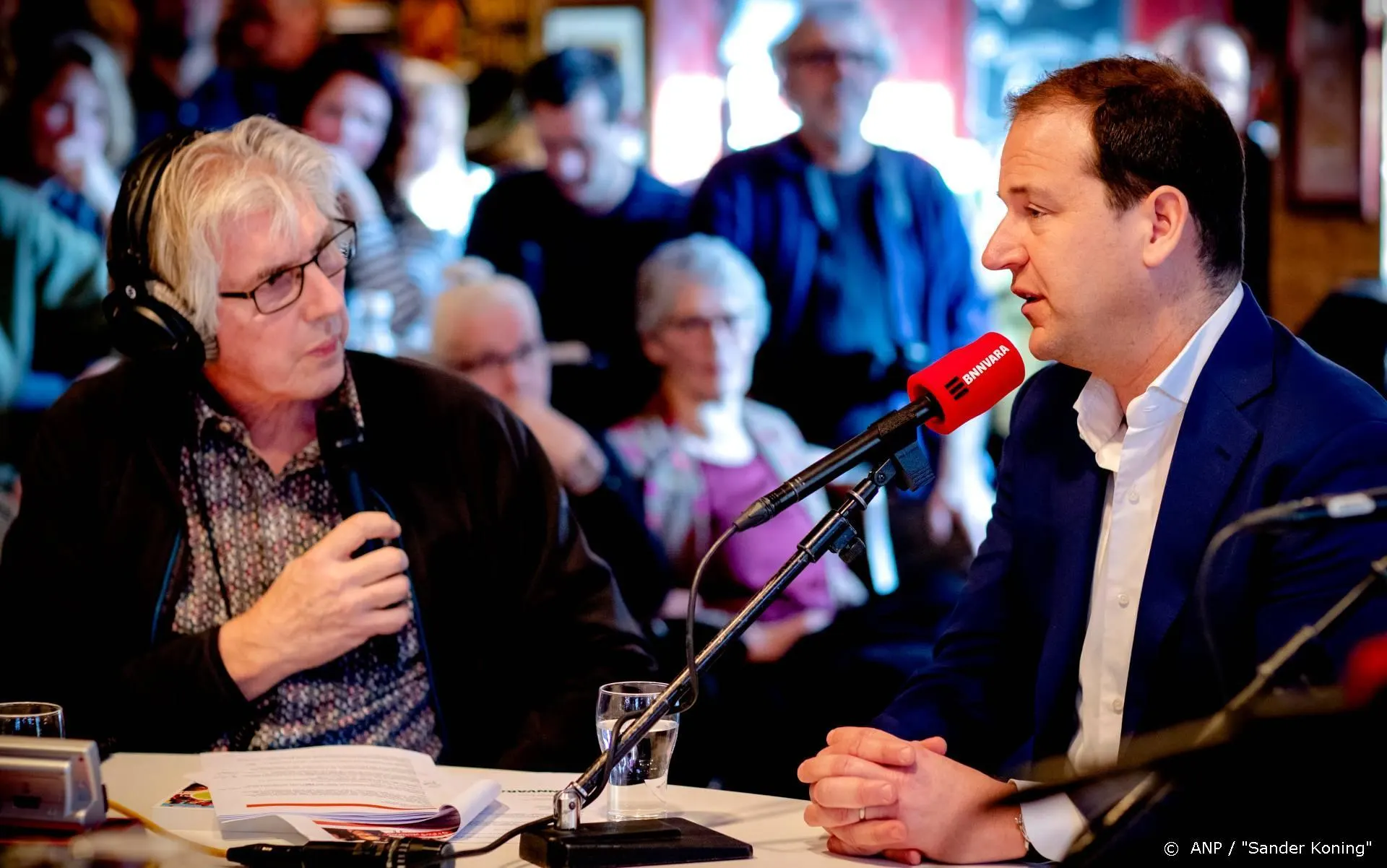 Radiozenders schrappen locatie-uitzendingen vanwege corona