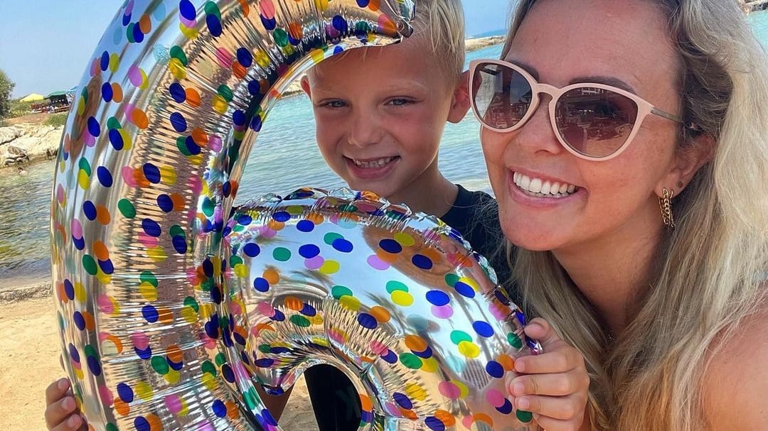 Monique Smit emotioneel over jarige zoon