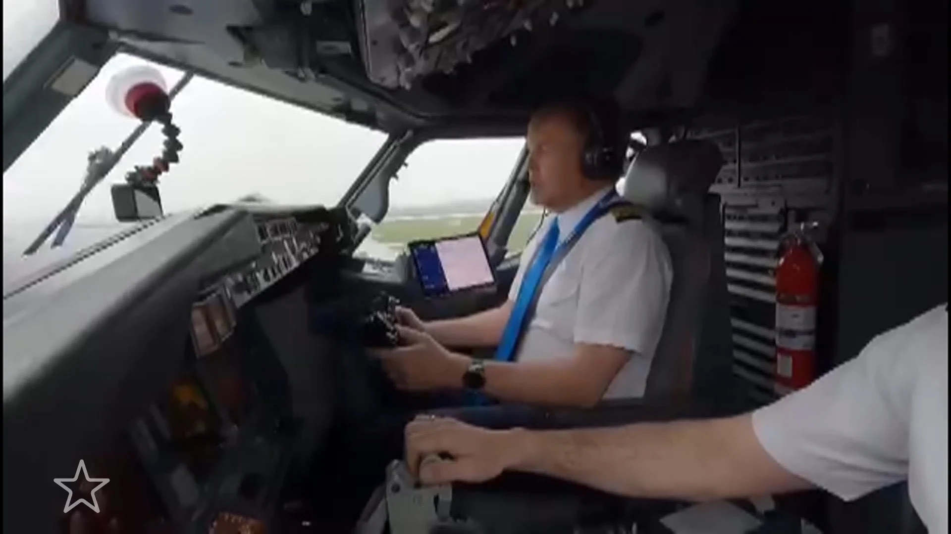 Koning Willem-Alexander neemt afscheid van de Boeing 737