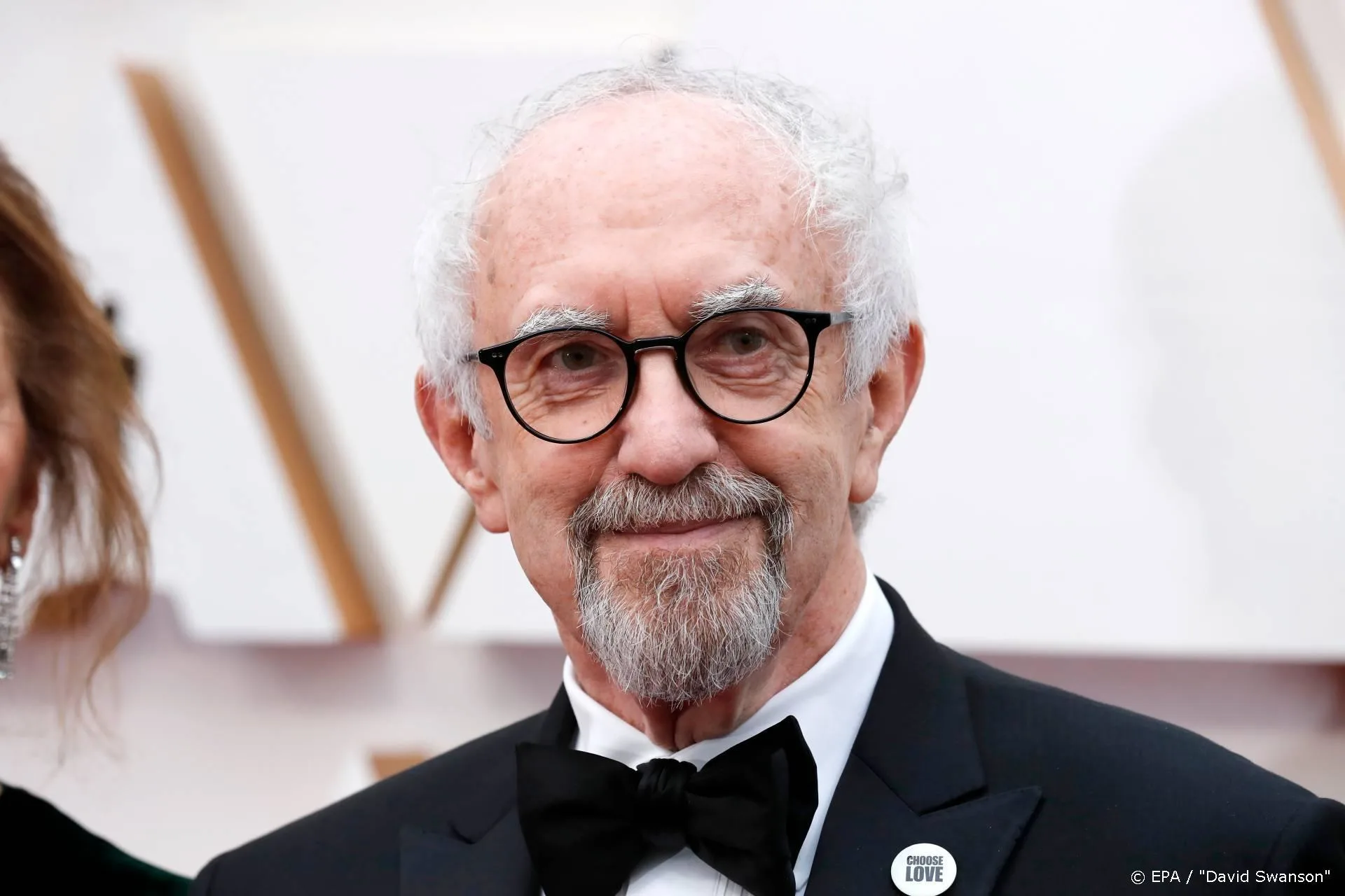 Jonathan Pryce speelt prins Philip in The Crown