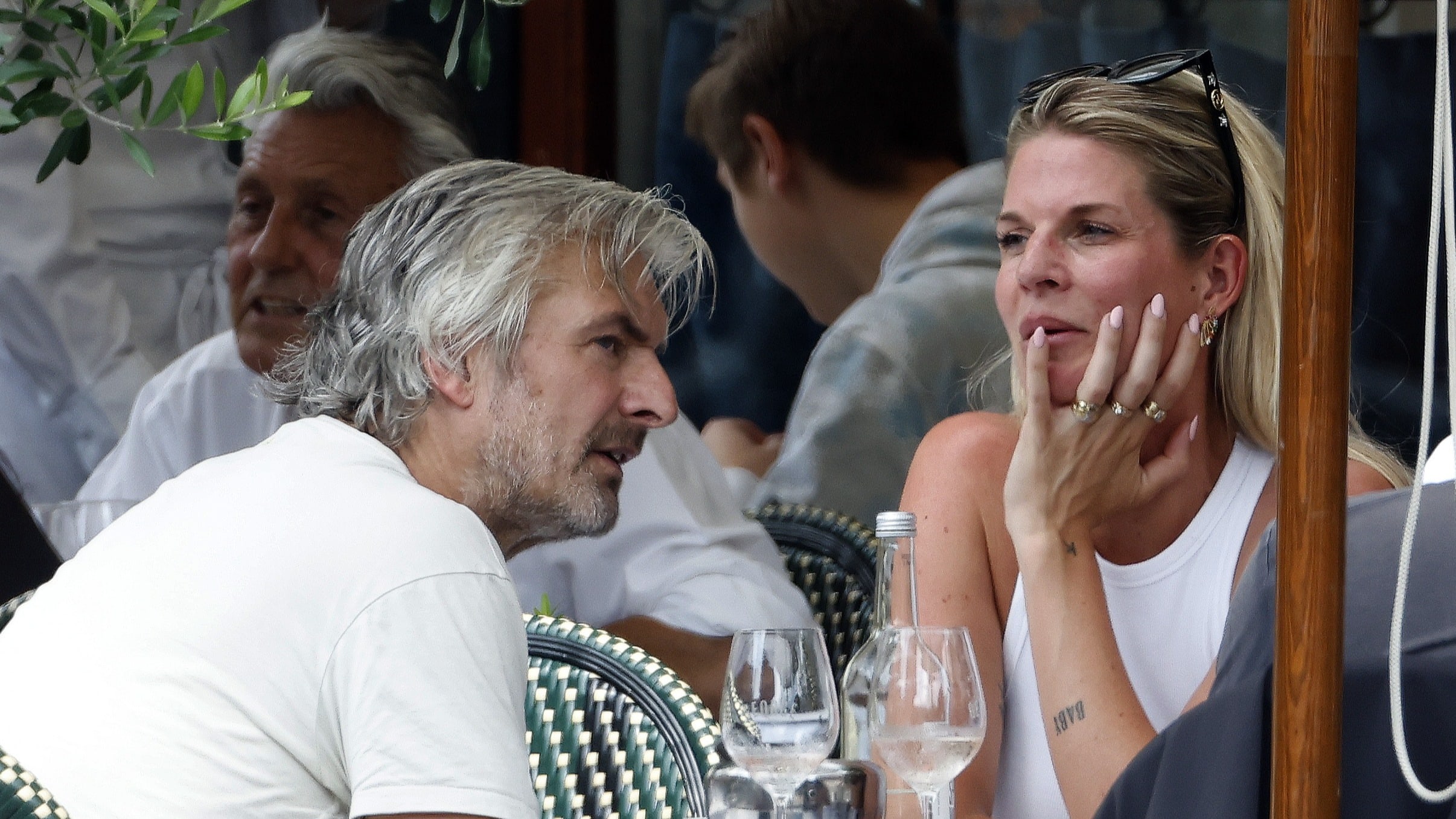 Vriendin Victor Reinier is negatieve aandacht spuugzat