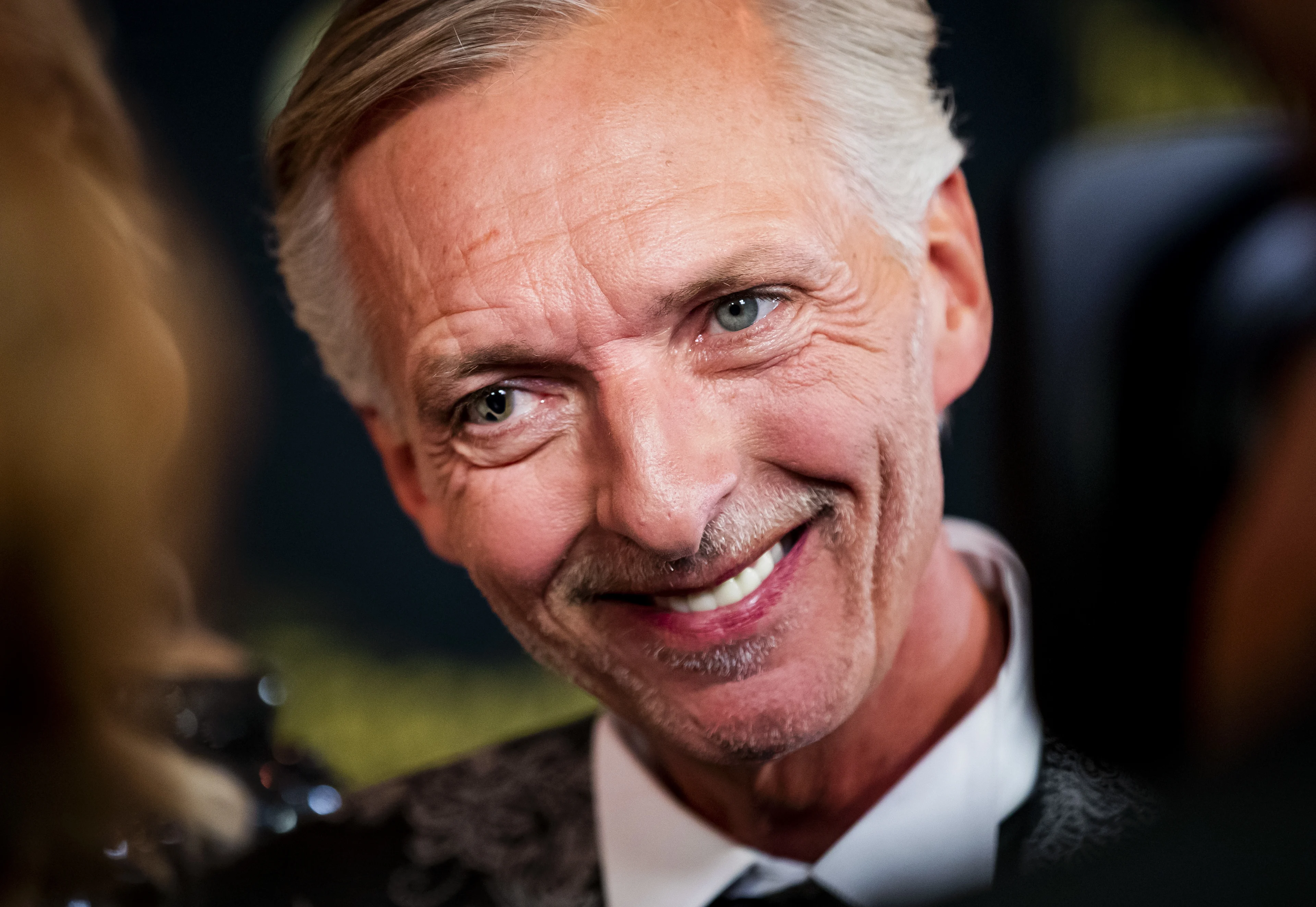 Martien Meiland helemaal los op OG3NE-medley