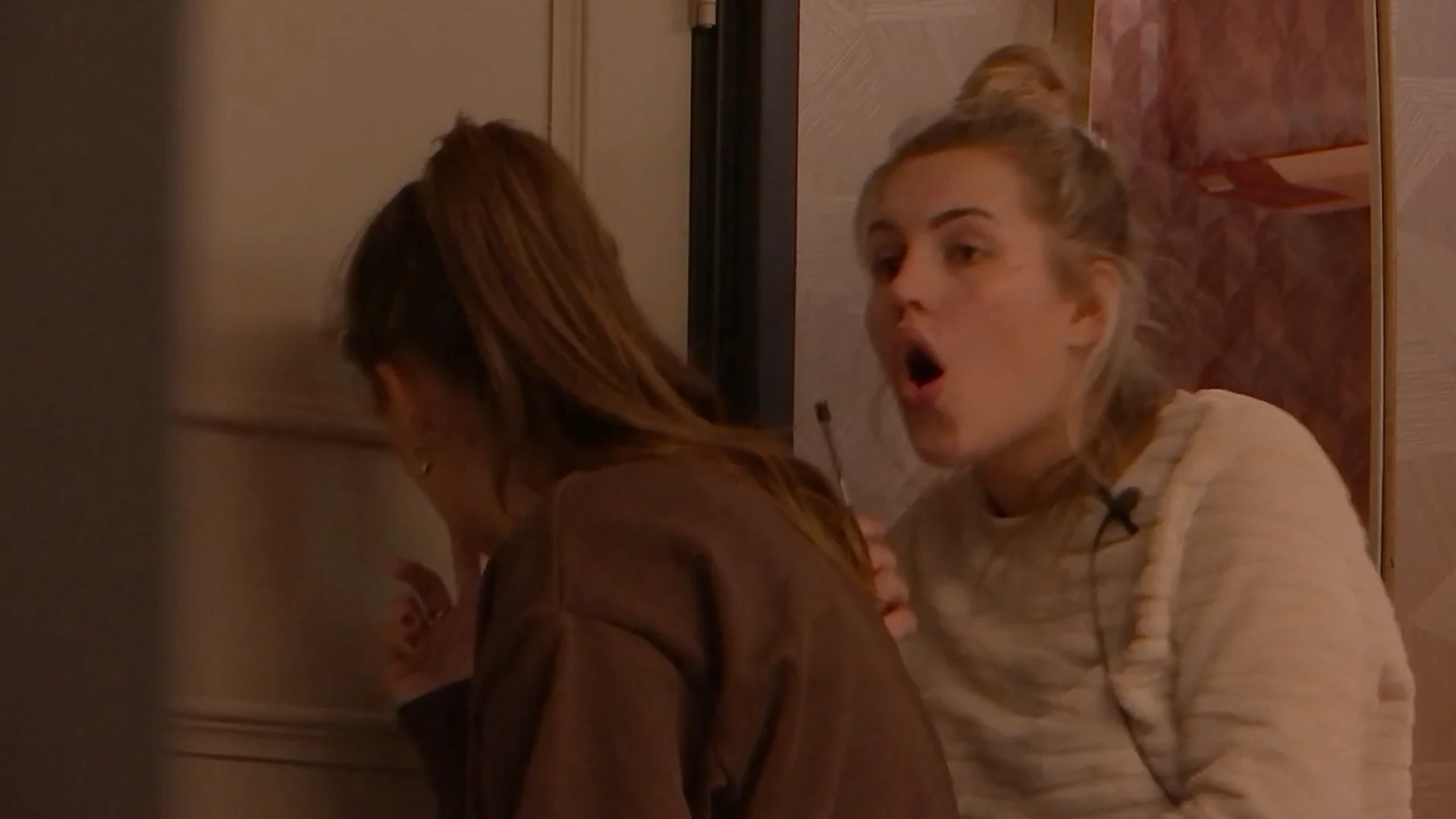 Oeps! Robert en El Che worden volledig afgeluisterd!