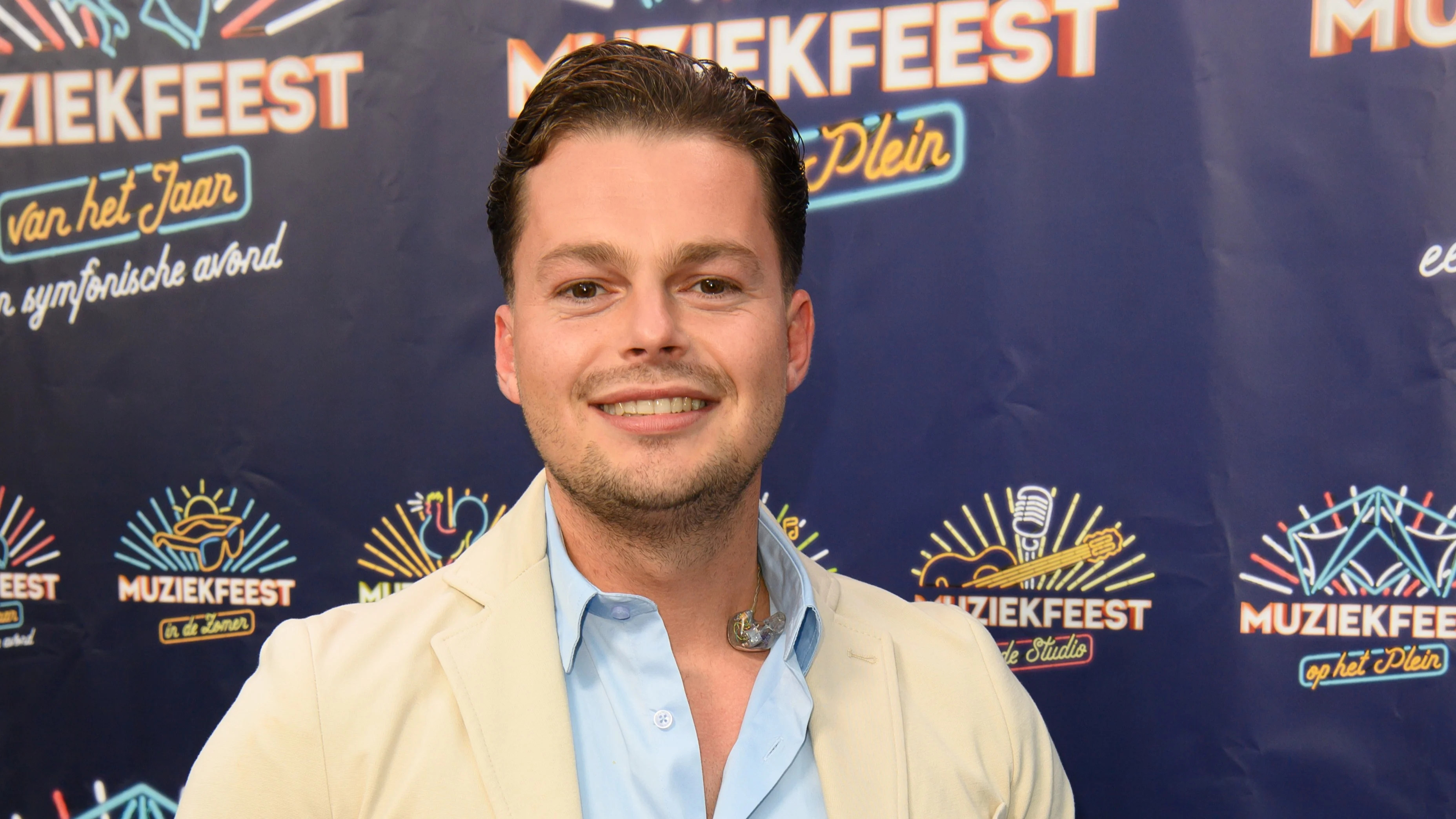 Zien: Bijzonder optreden van zoontje (5) Robert van Hemert