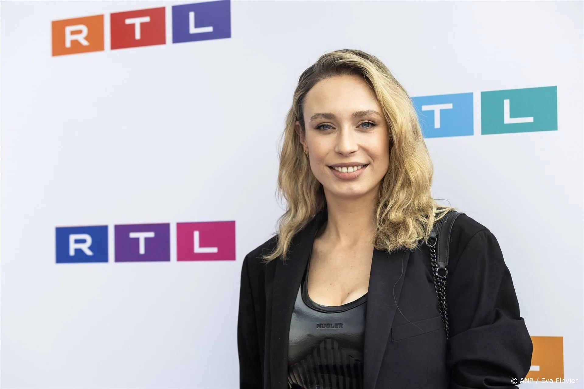 Model Loiza Lamers doet onthulling over bruiloft