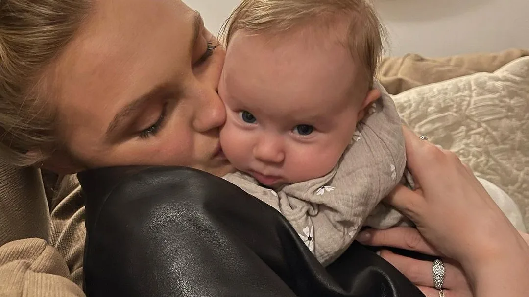 Romee Strijd laat dochtertje voor het eerst zien