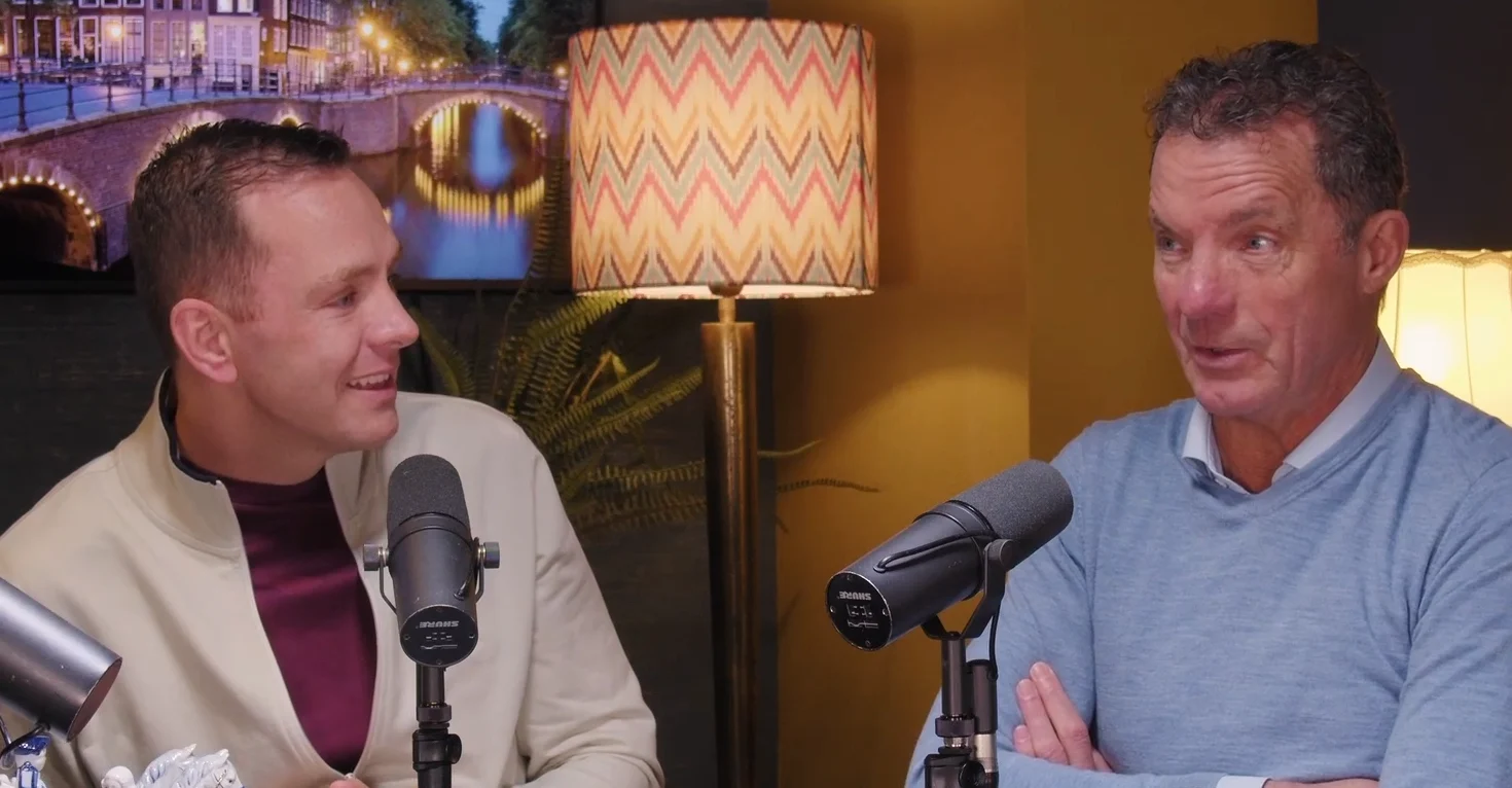 Blote vrouw woest na optreden John de Bever