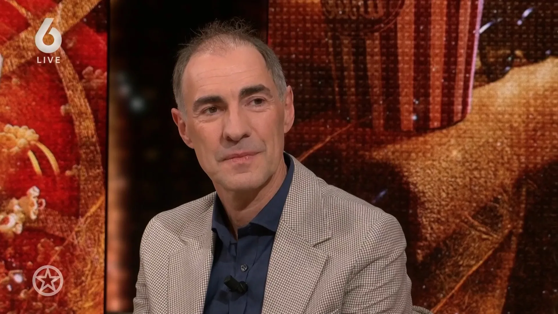 Johan Nijenhuis overweegt tatoeageverbod, licht dit in Shownieuws toe