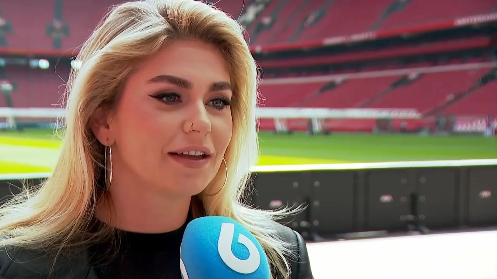 Roxeanne Hazes brengt bijzonder eerbetoon