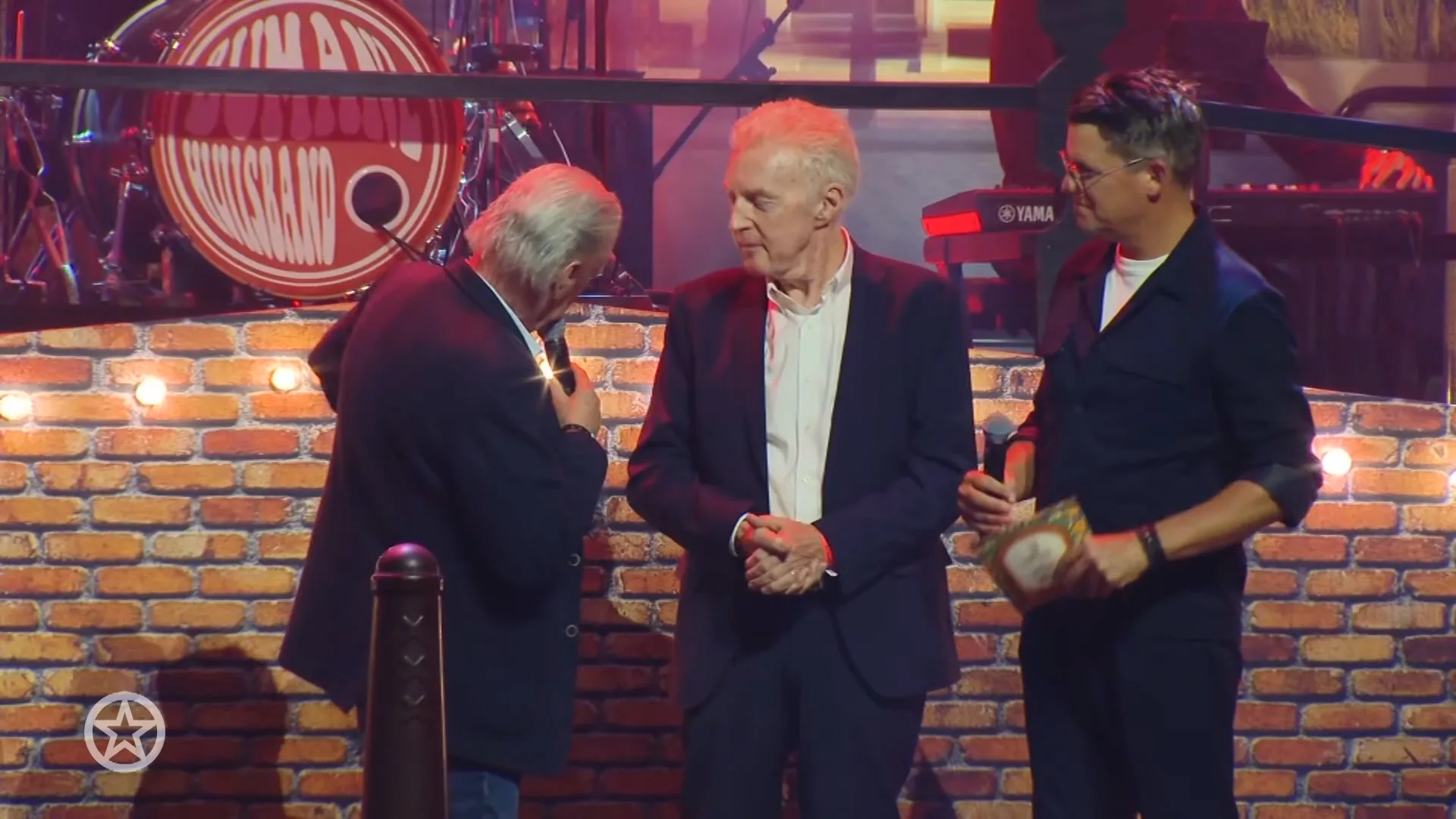 André van Duin neemt oeuvreprijs in ontvangst bij Buma NL Awards