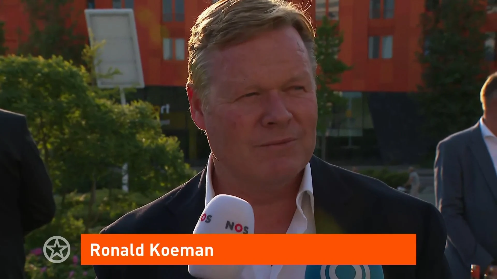 Ronald Koeman bij onthulling standbeeld vader