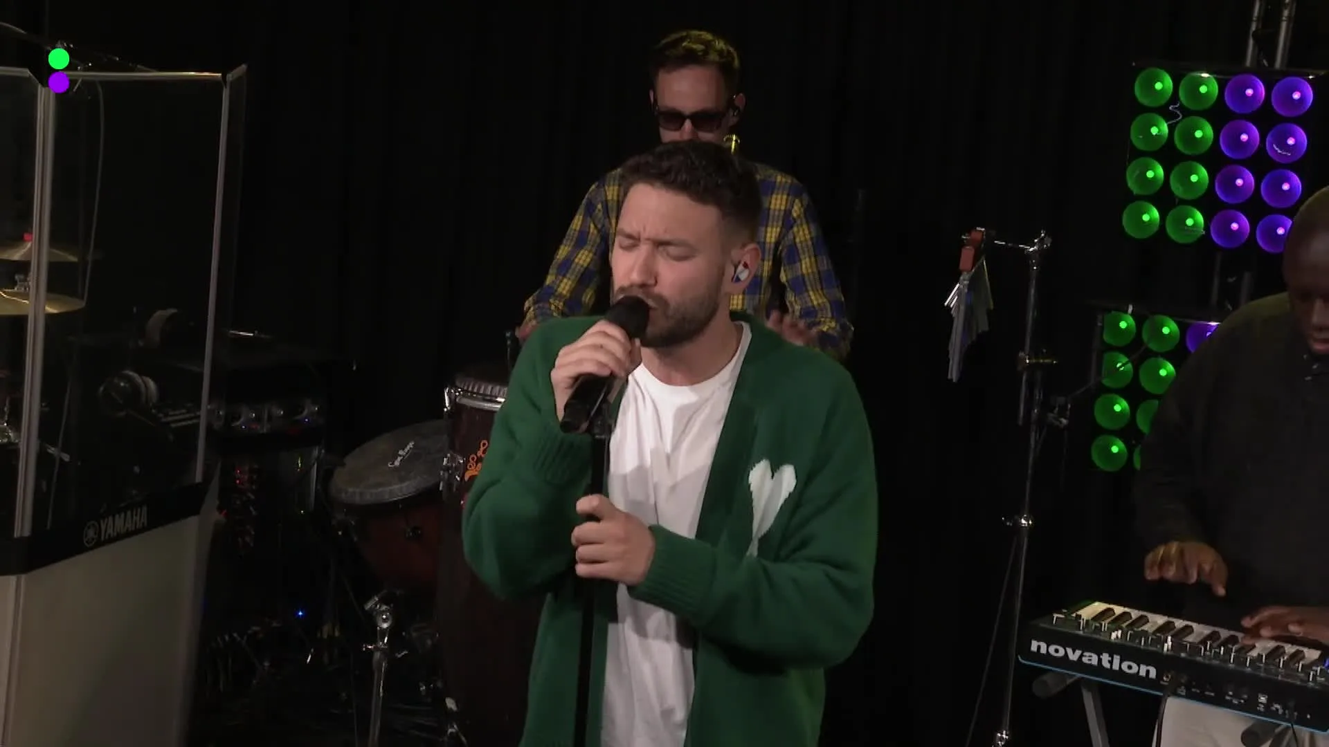 Rolf Sanchez gaat volledig Spaans met Darte Un Beso