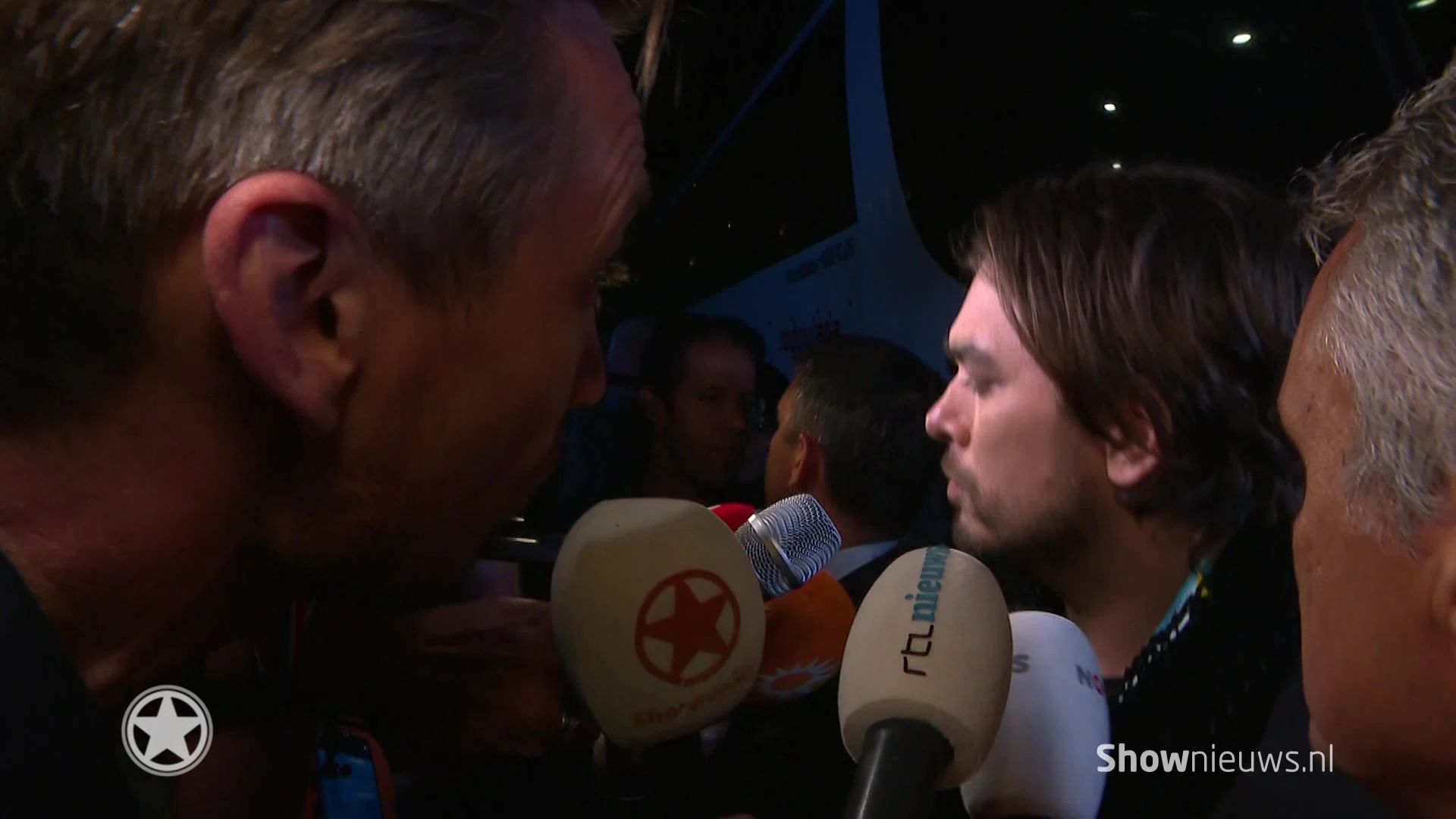 Waylon intens blij na behalen finale Songfestival