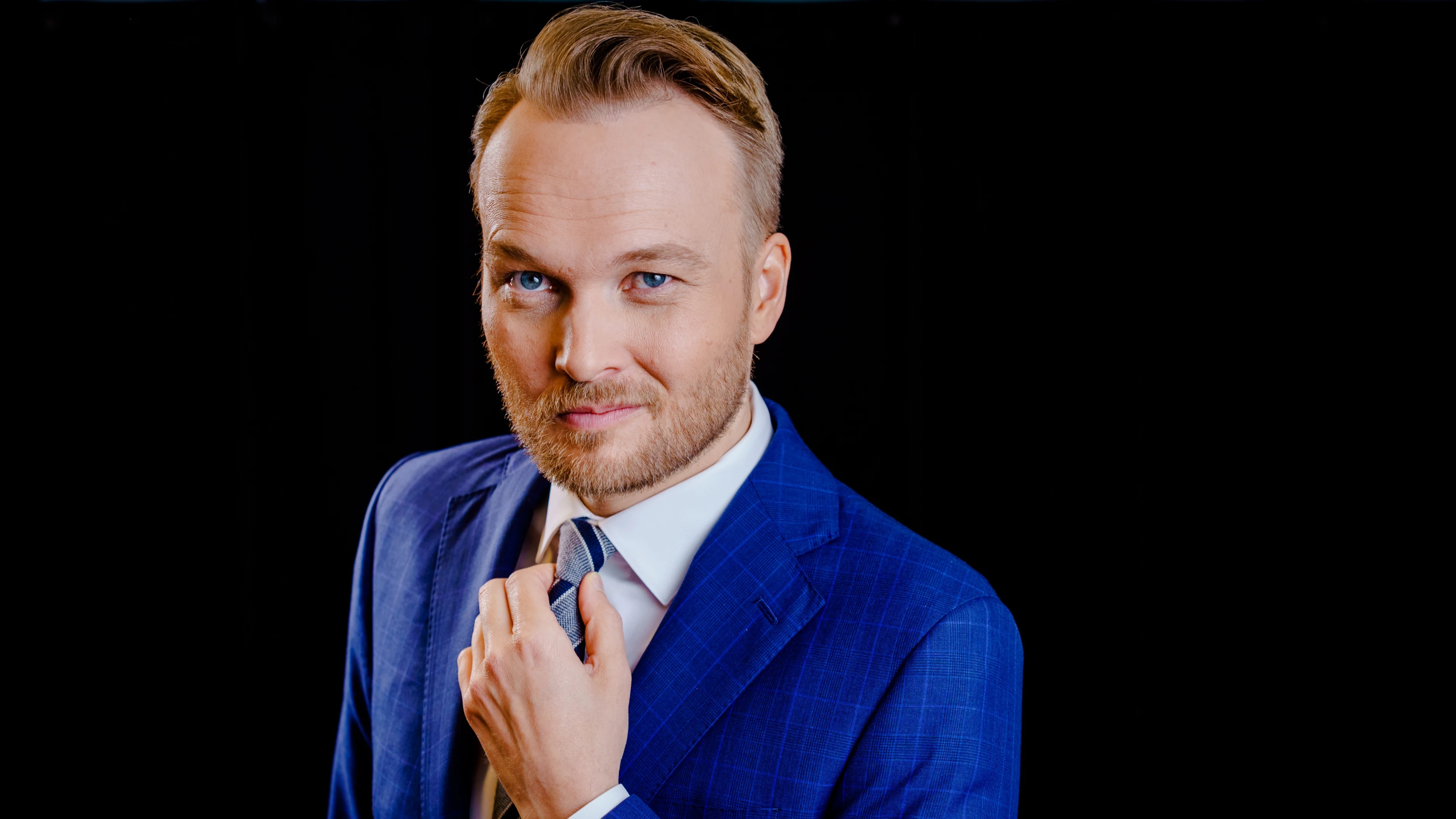 Arjen Lubach houdt zijn belofte en deelt uit