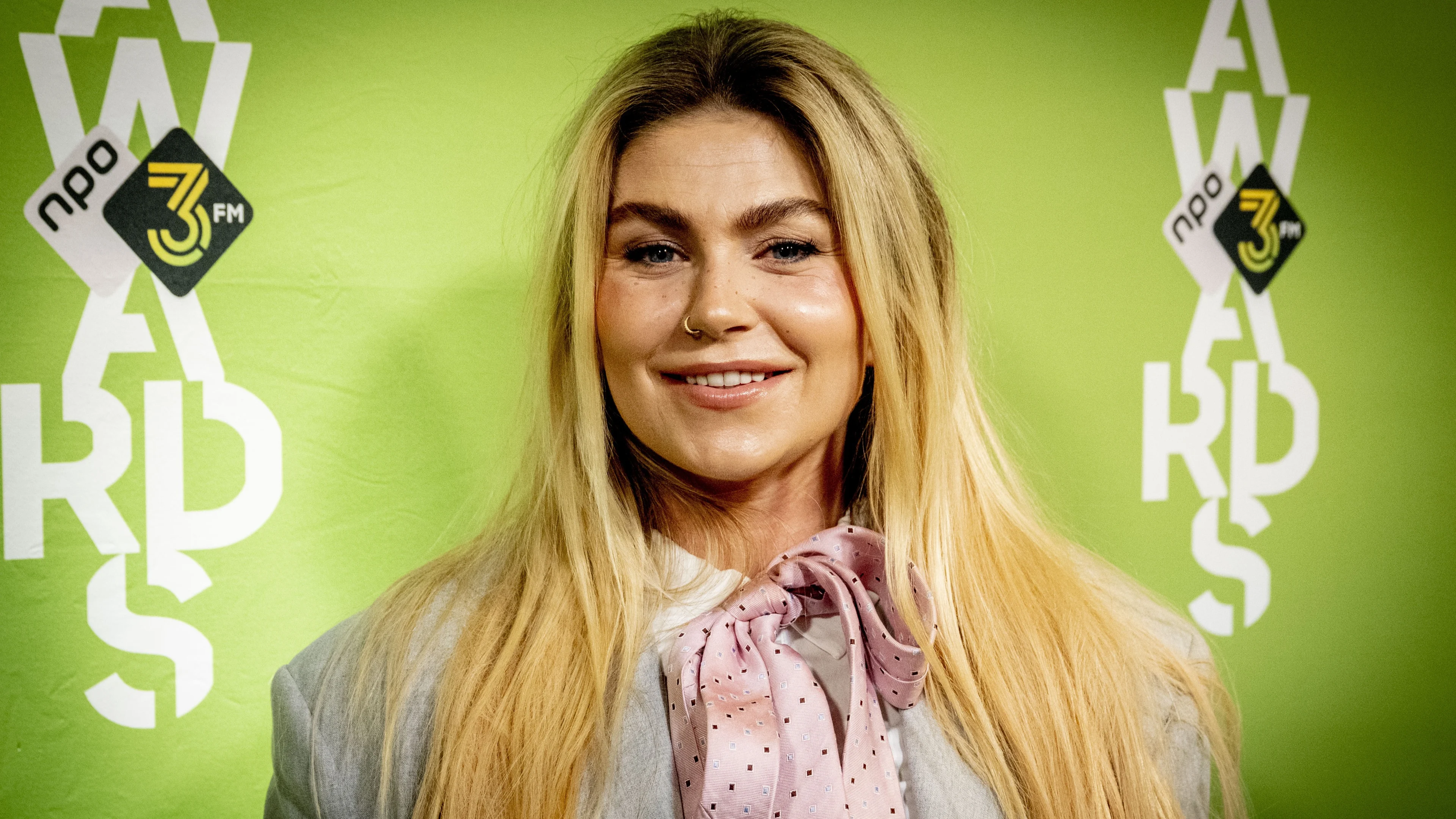 Roxeanne Hazes moedigt fans aan na ADHAZES succes: 'Als we in de top 10 staan...'