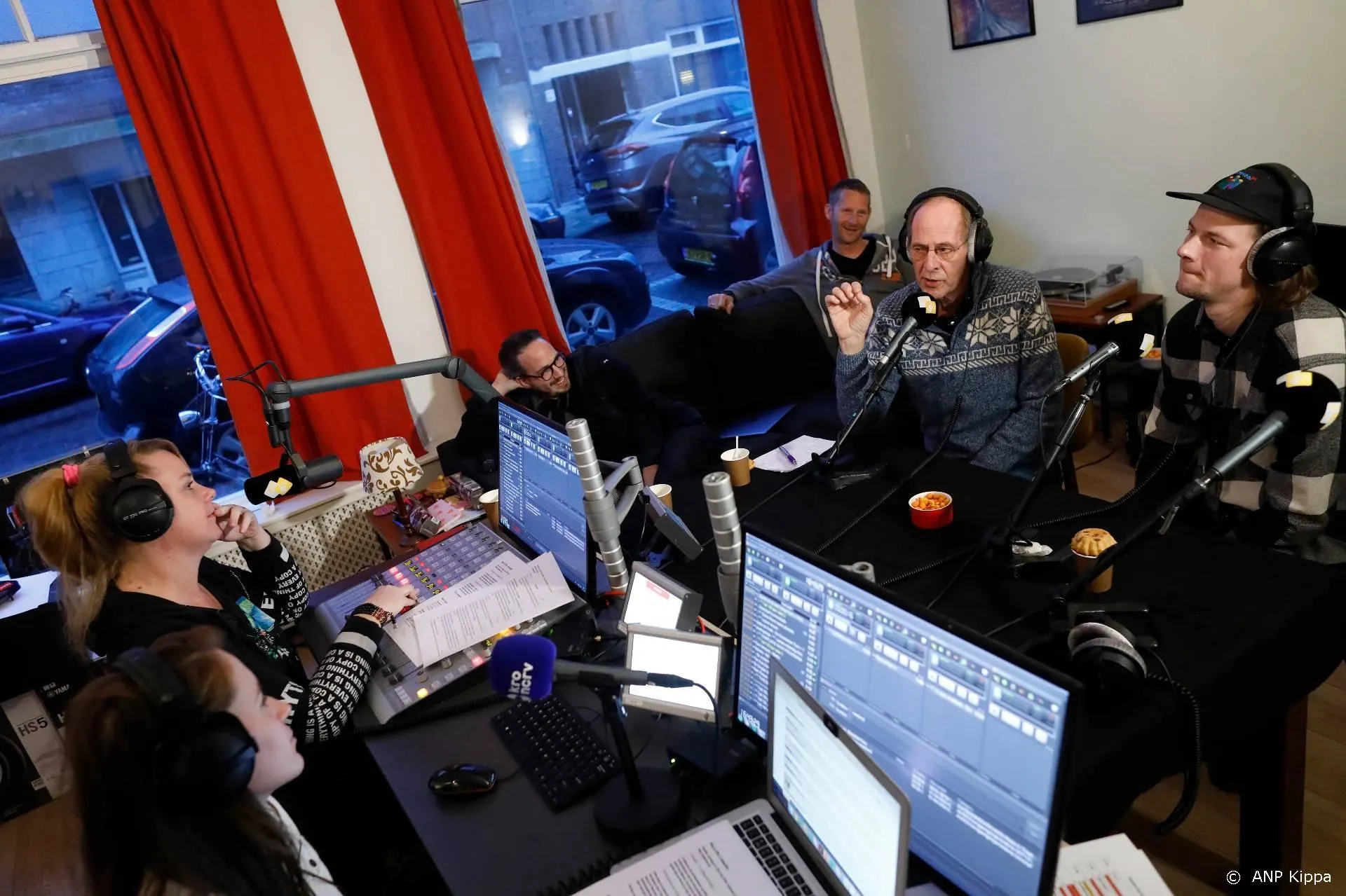 Speciale Avondzuster van Max vult sporturen op Radio 1